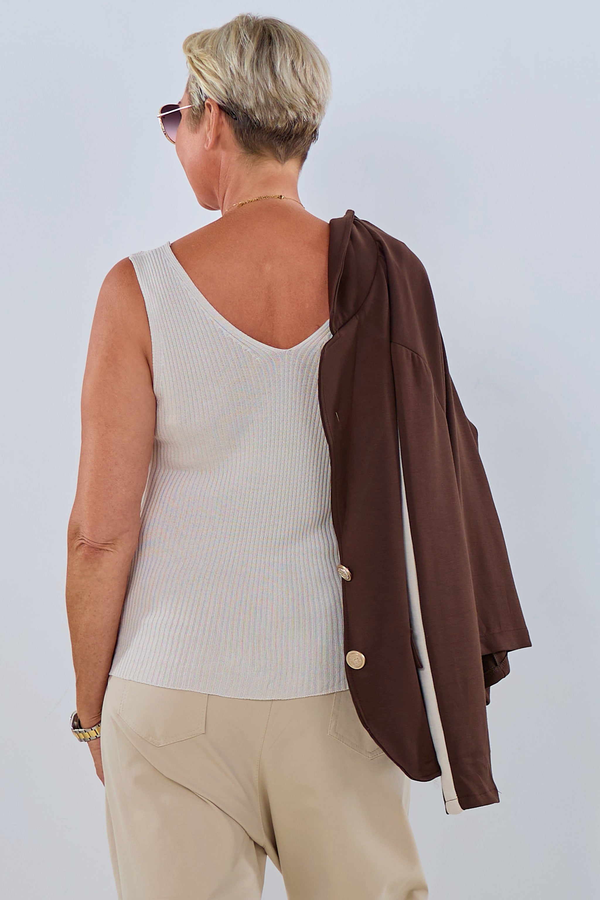 Ripp-Top mit Strass und Nieten, beige