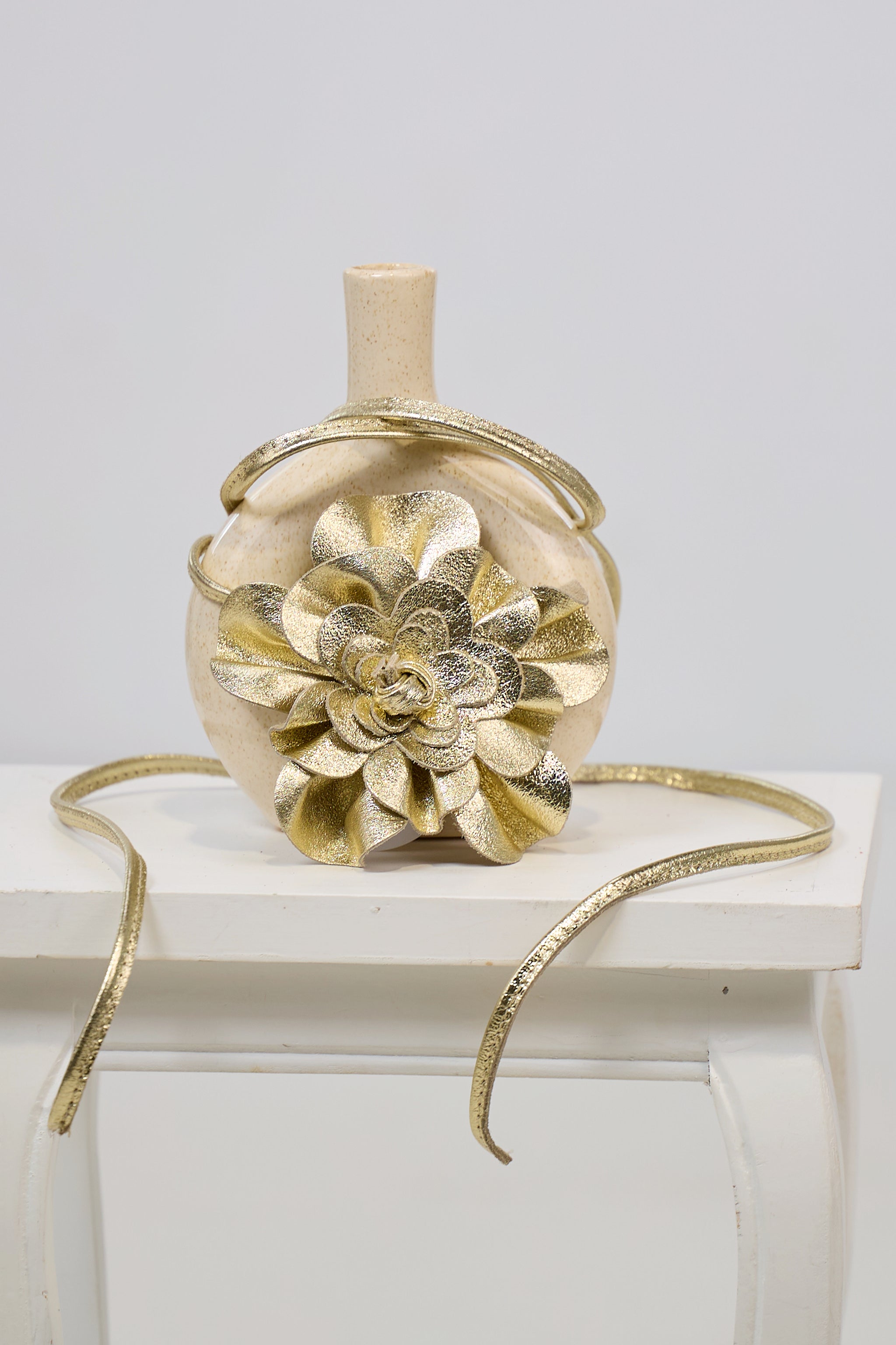 Lederband/Gürtel mit Blume, gold