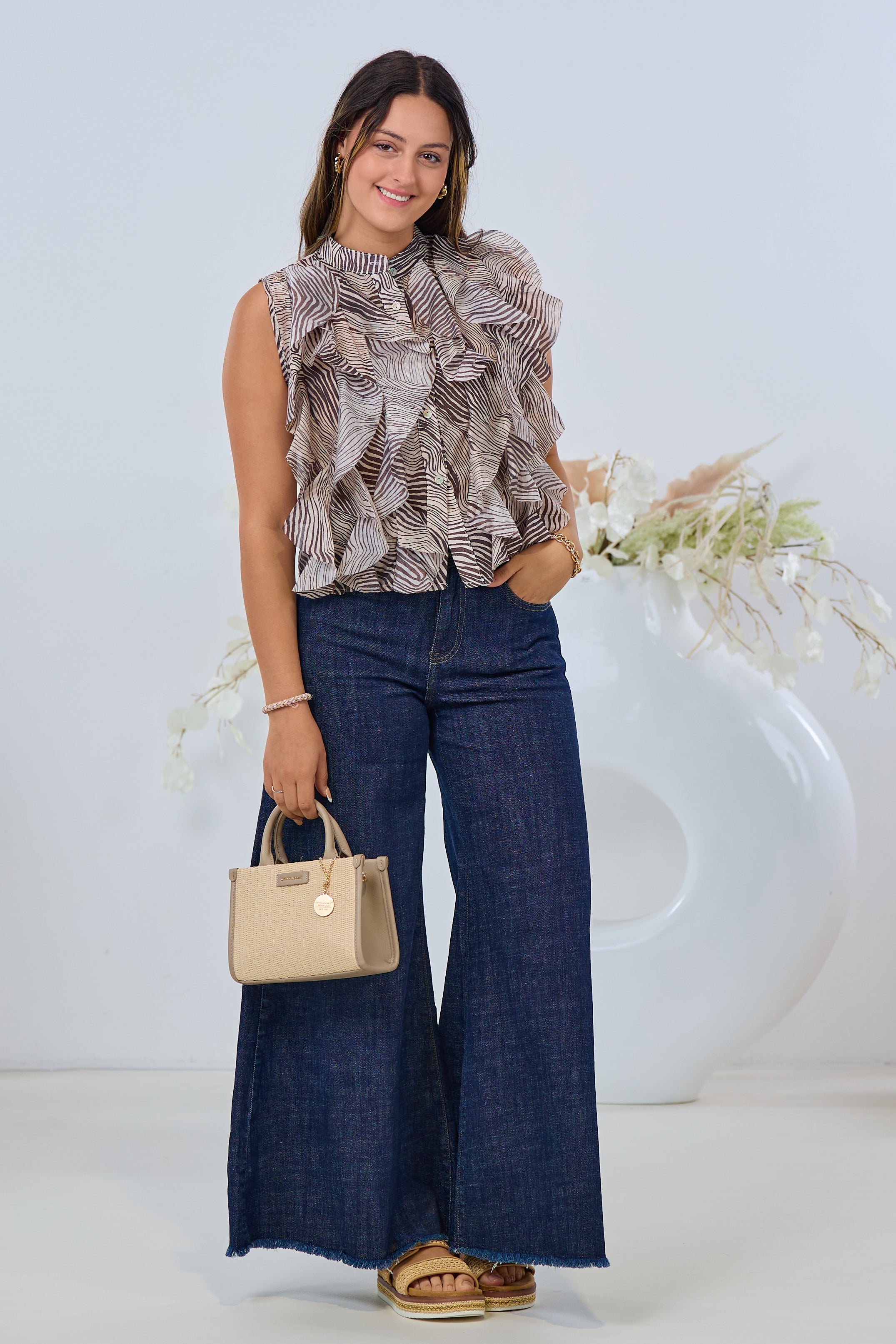 Ärmellose Bluse mit Rüschen, ecru-braun
