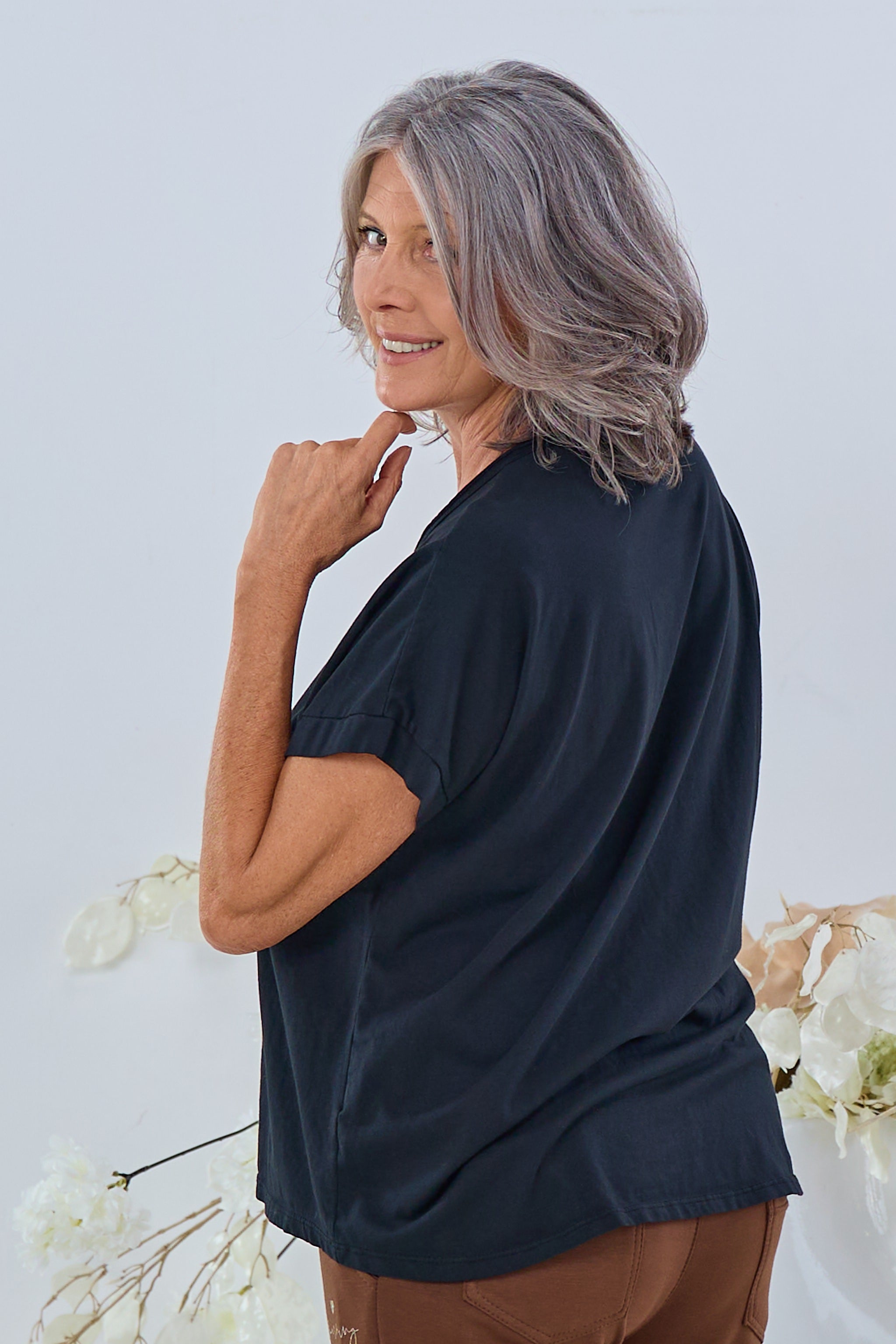 kurzarm Basic Shirt mit Rollsaum, schwarz