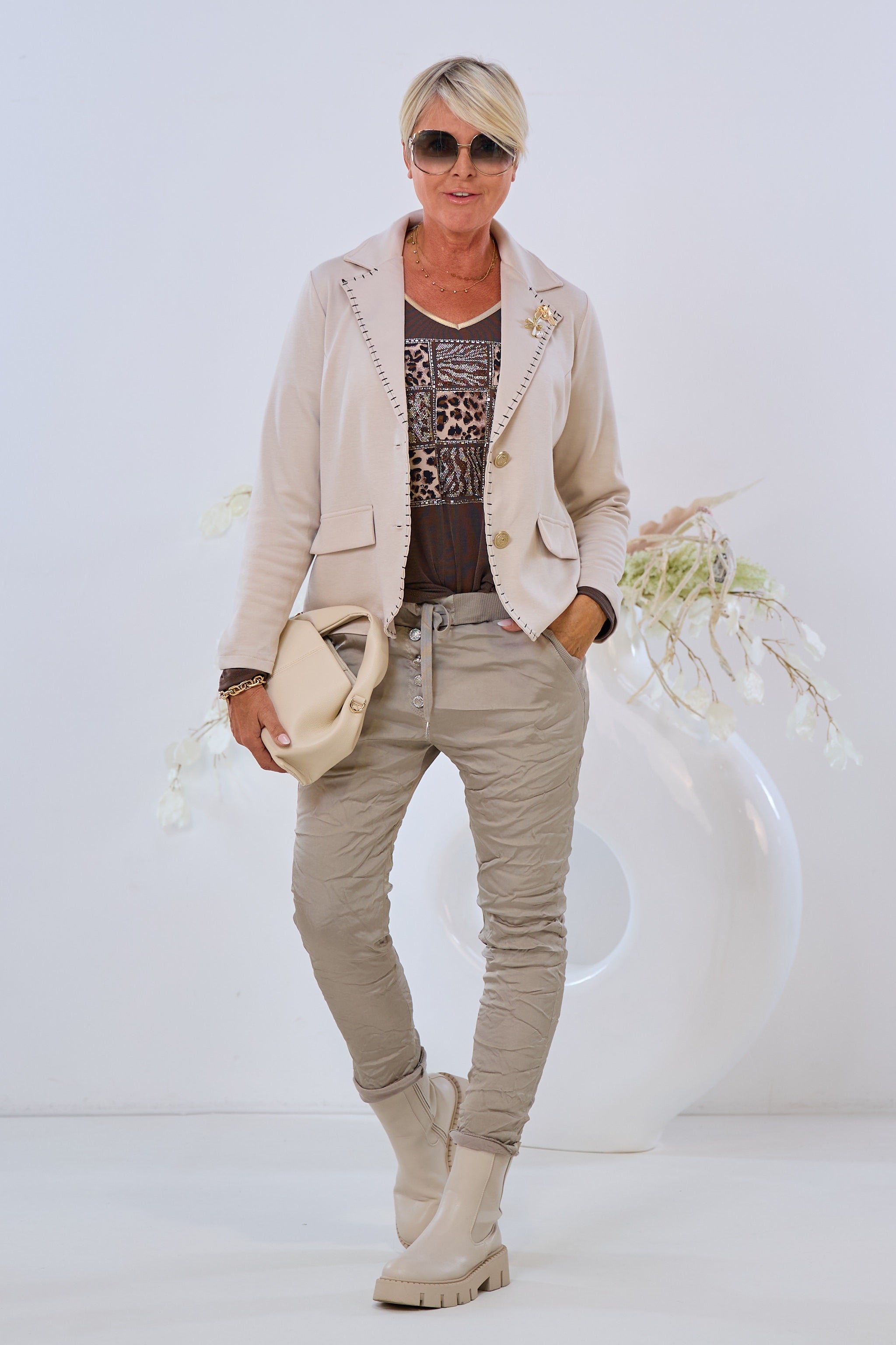 Blazer mit Broschen, beige