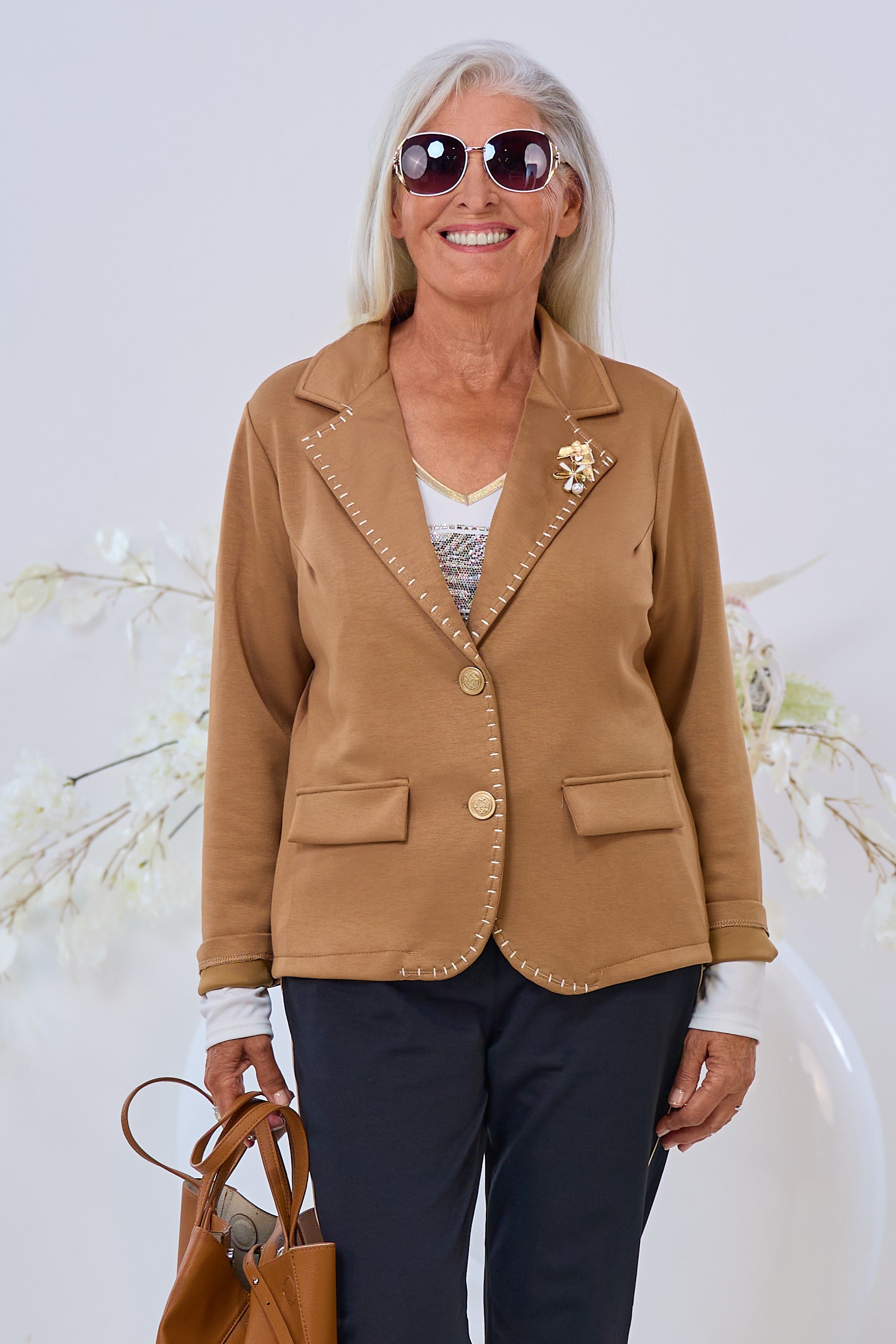 Blazer mit Broschen, camel