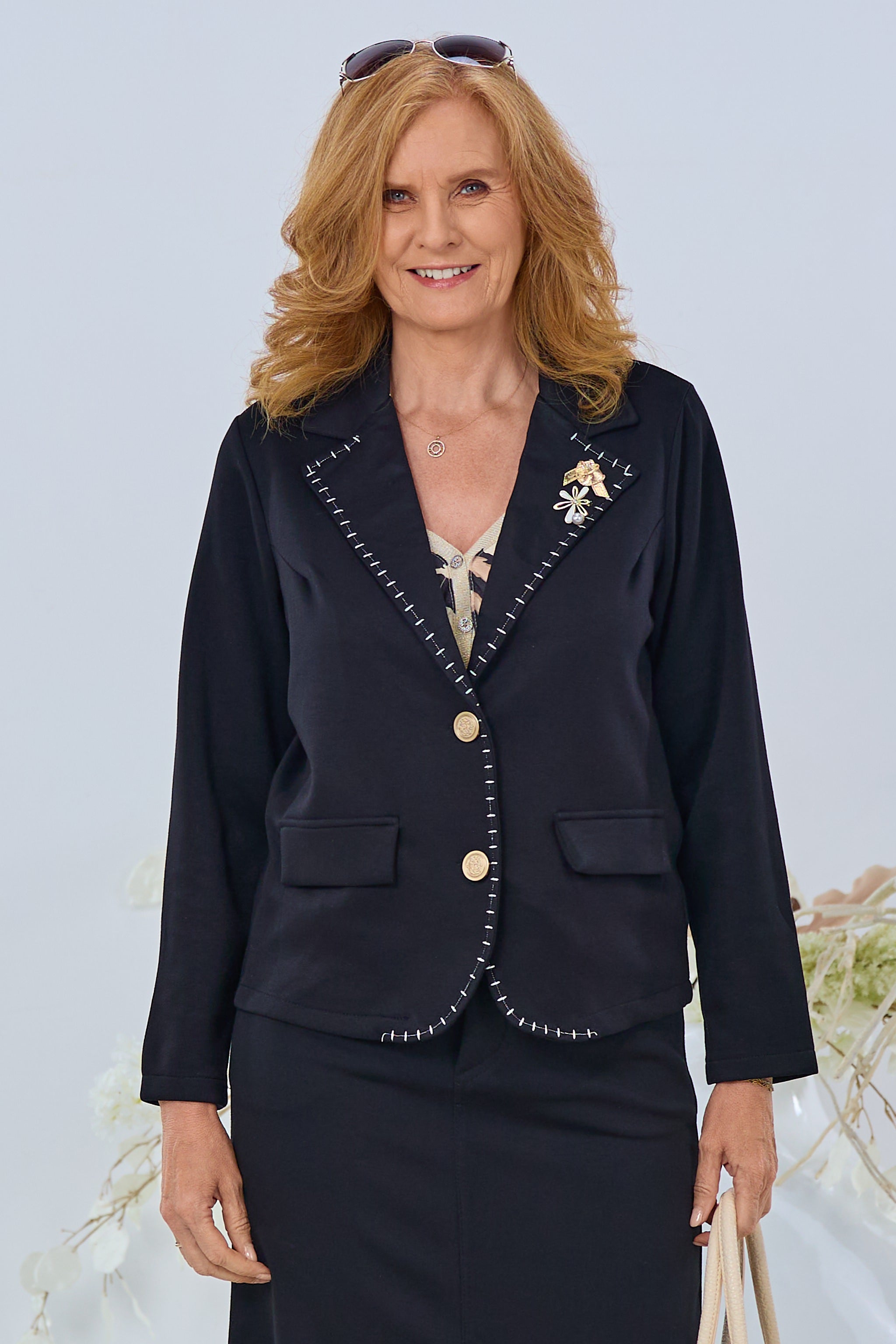 Blazer mit Broschen, schwarz