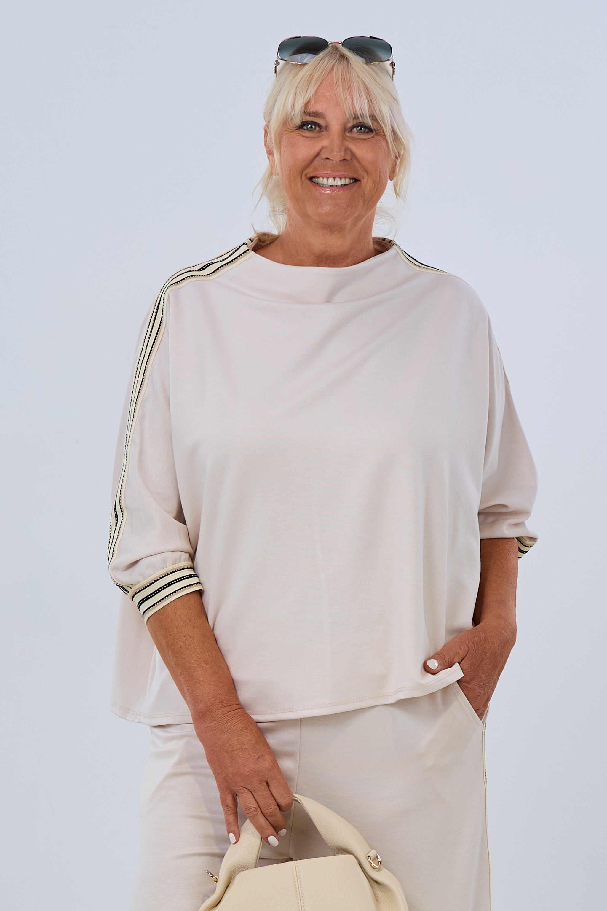 Cozy Shirt mit seitlichen Streifen, beige
