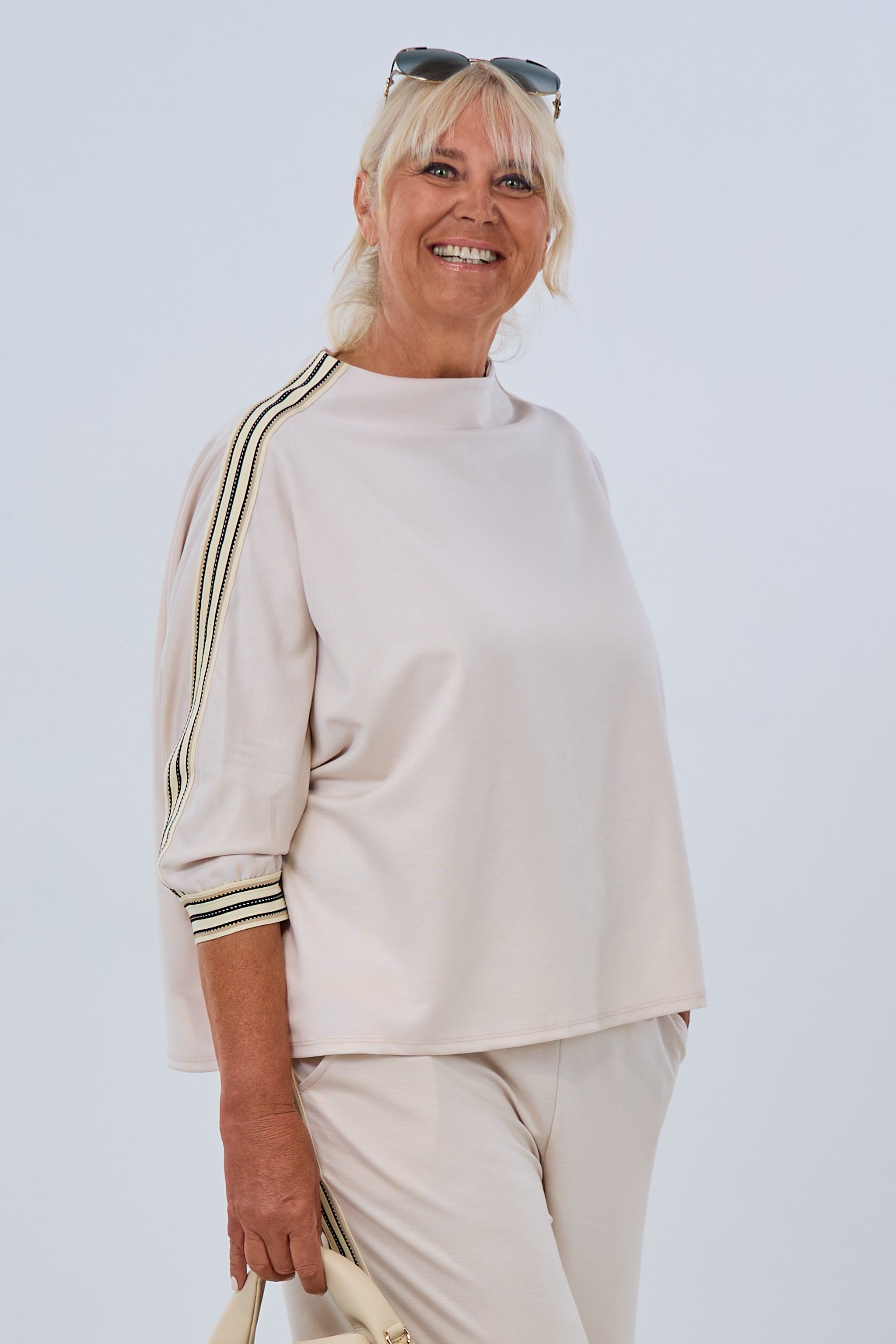 Cozy Shirt mit seitlichen Streifen, beige