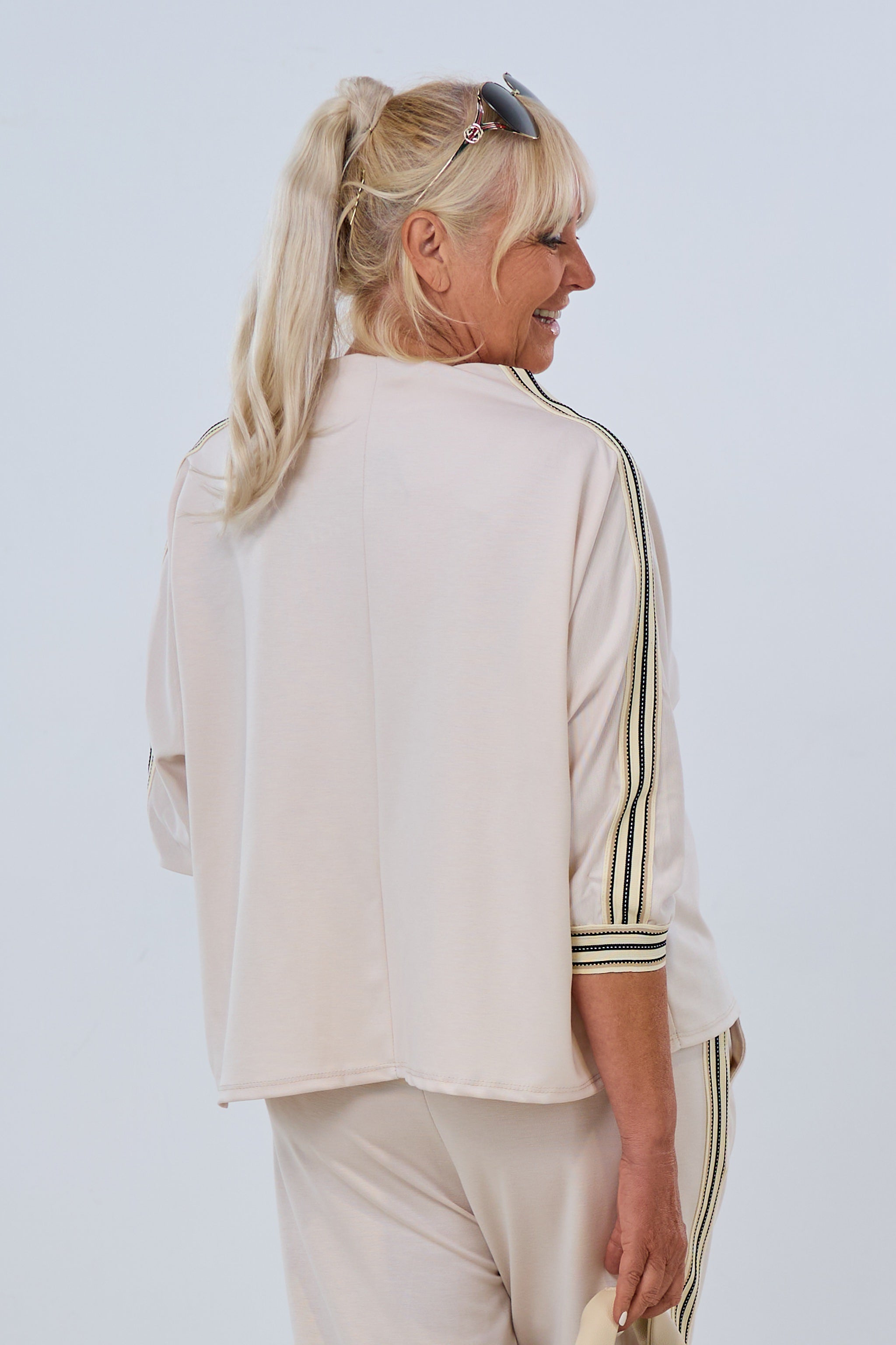 Cozy Shirt mit seitlichen Streifen, beige