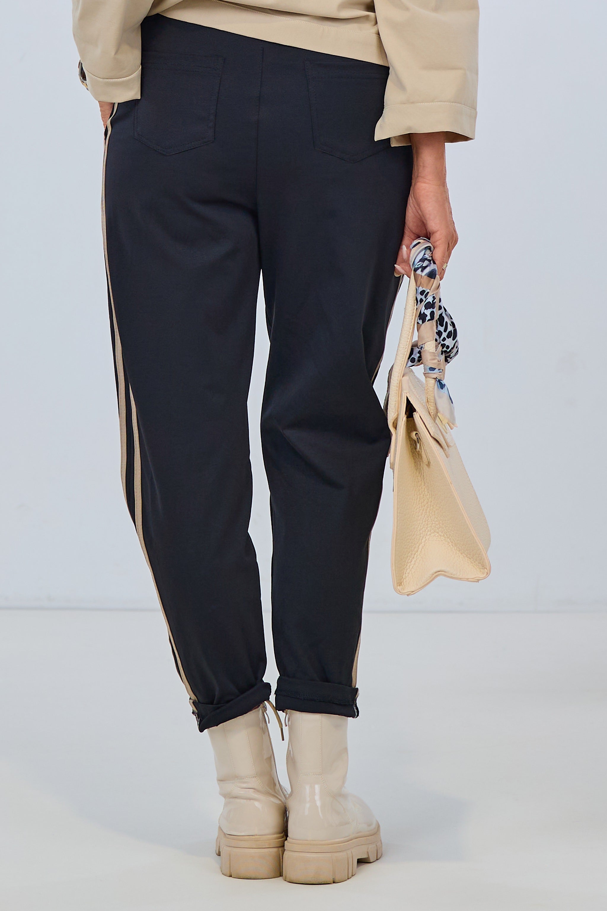 Hose mit Kordelzug und Streifen, schwarz