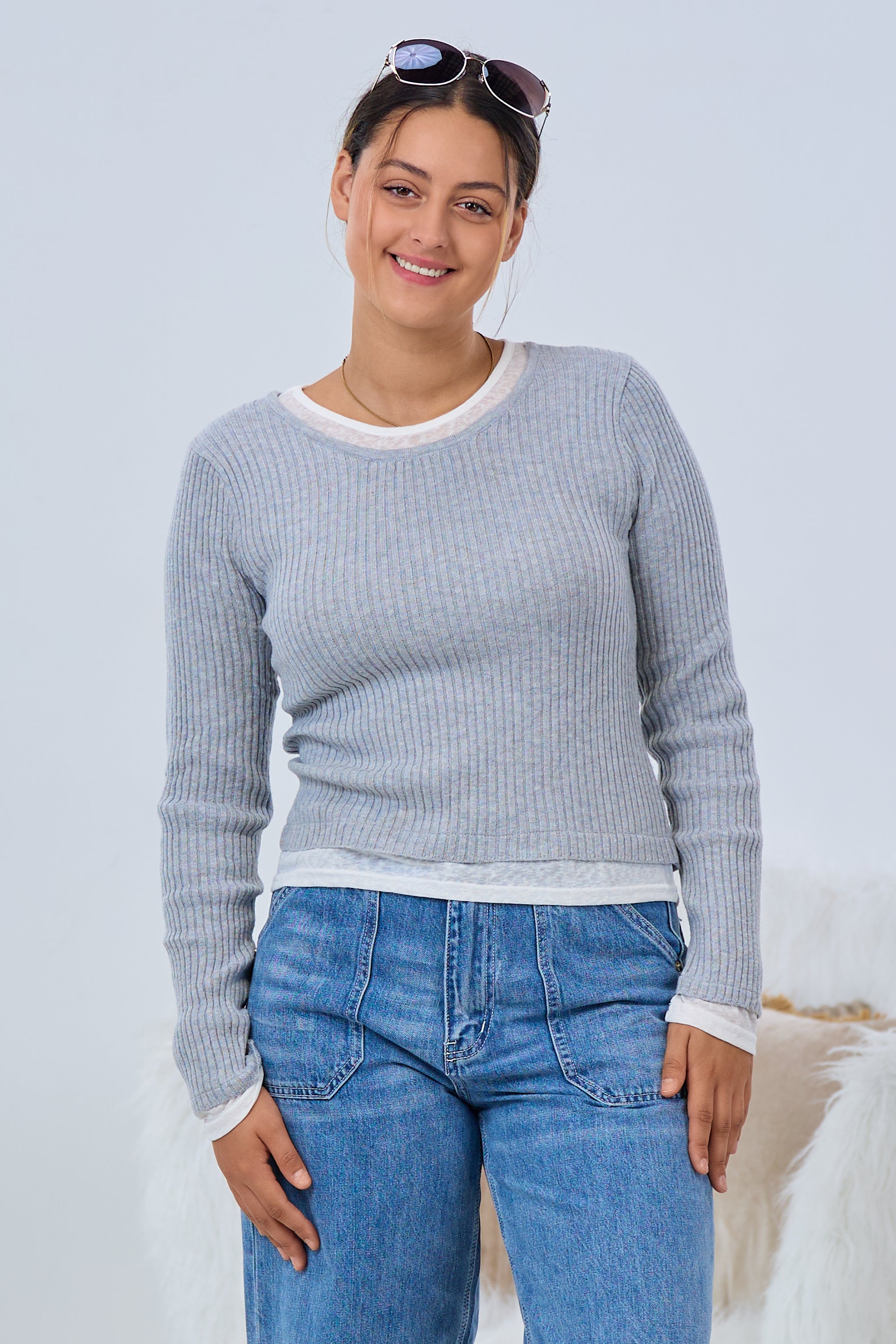 Ripp-Pulli im Materialmix, grau-weiß