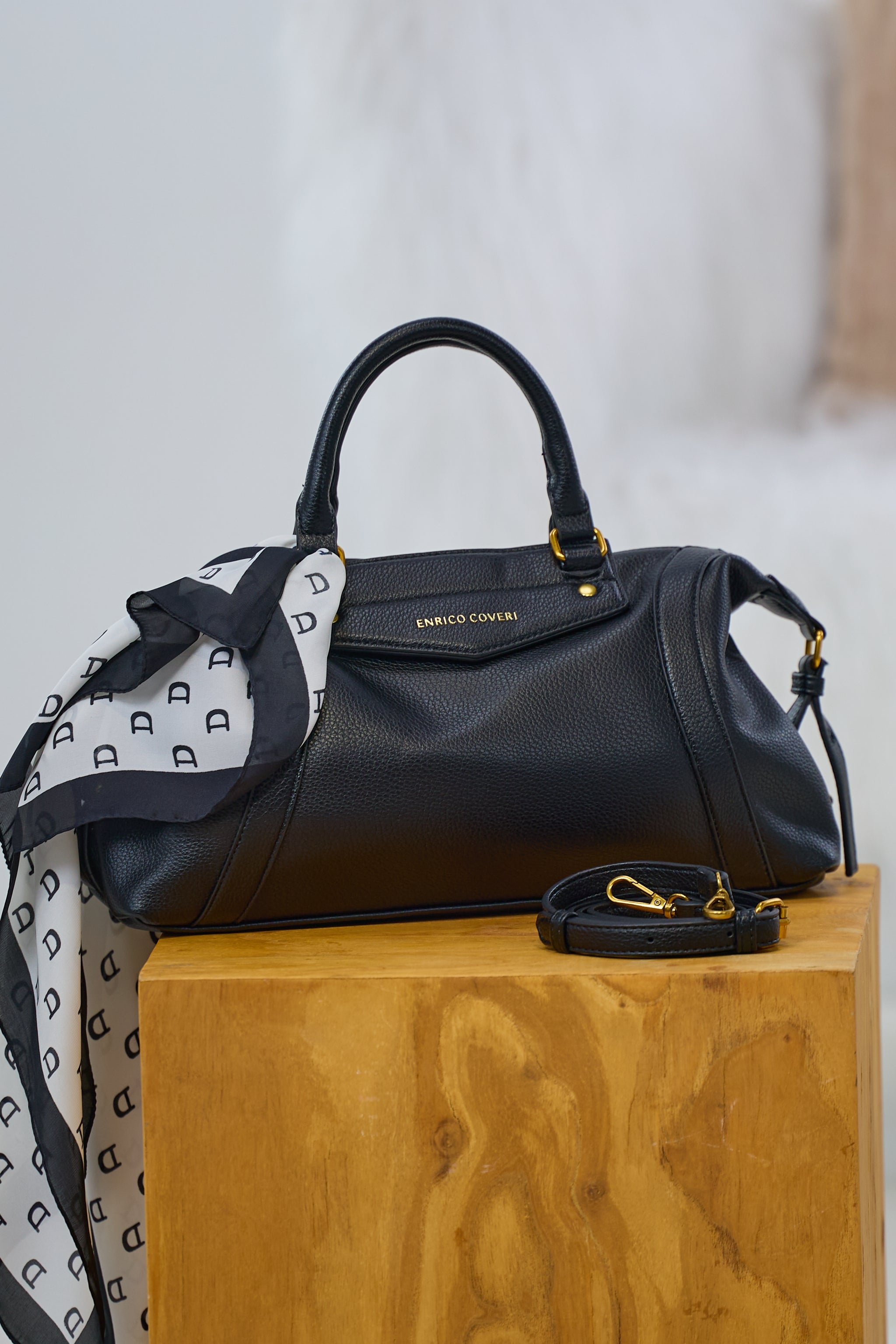 Henkeltasche, schwarz
