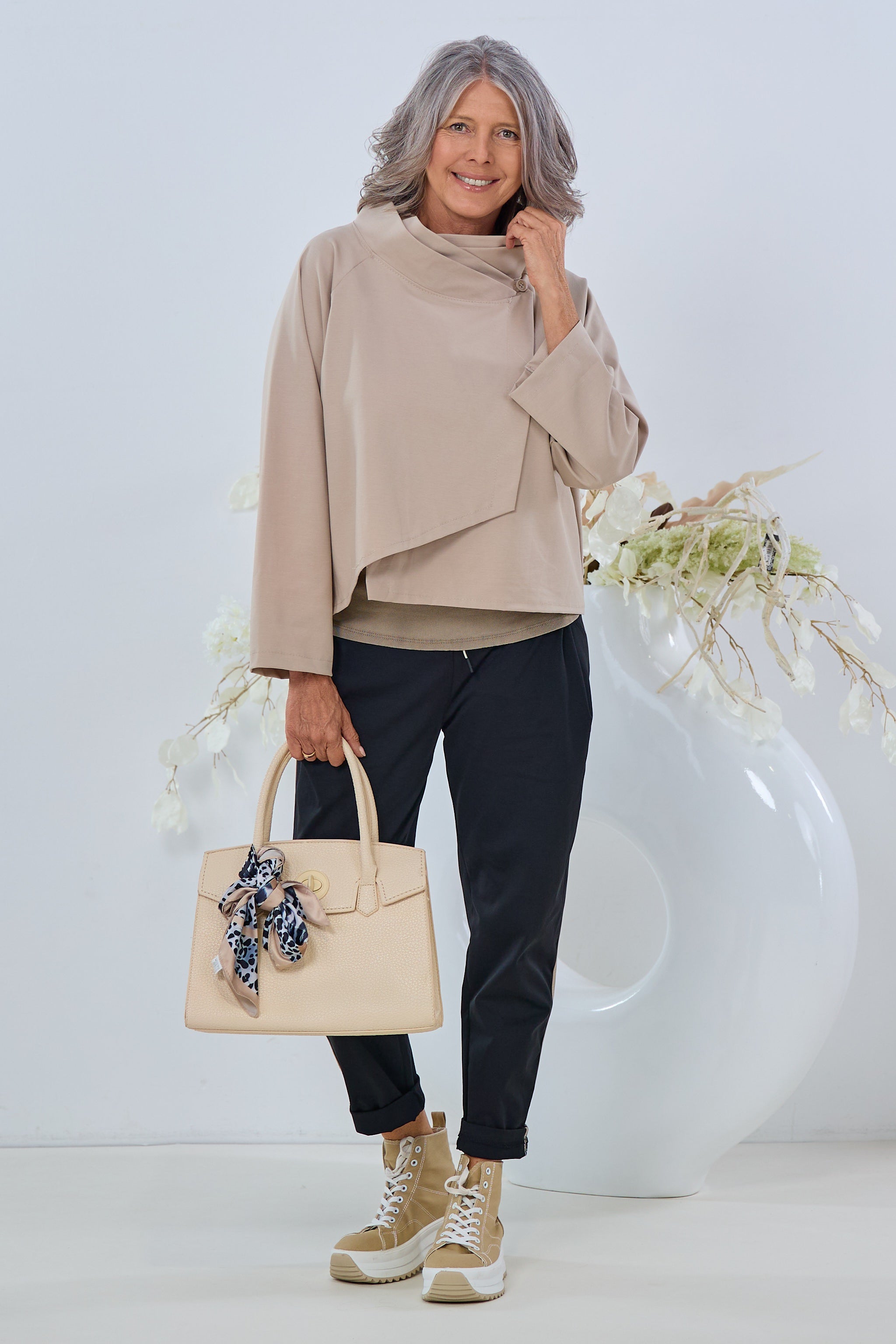 leichtes Jäckchen-asymmetrisch, beige