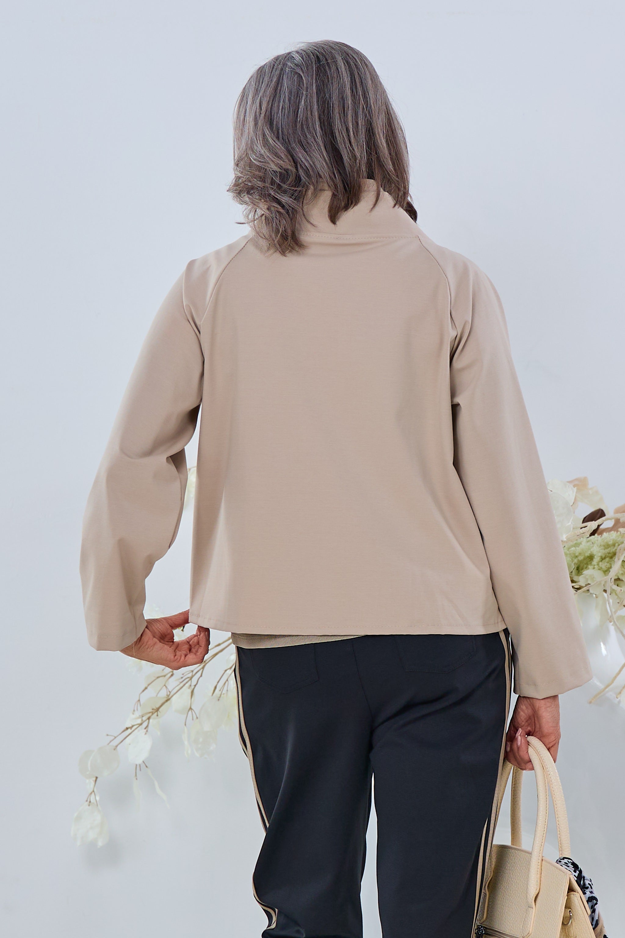 leichtes Jäckchen-asymmetrisch, beige