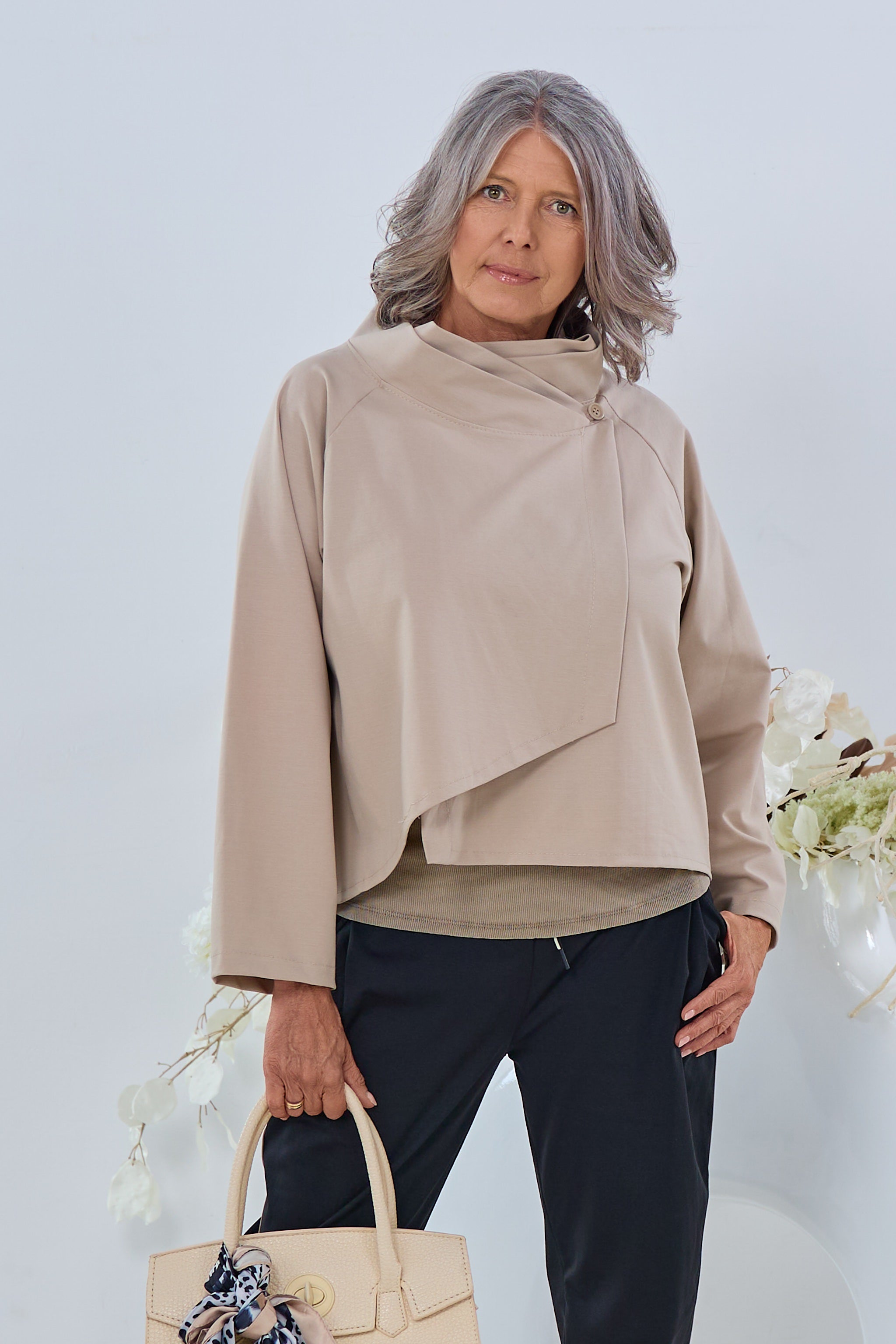 leichtes Jäckchen-asymmetrisch, beige