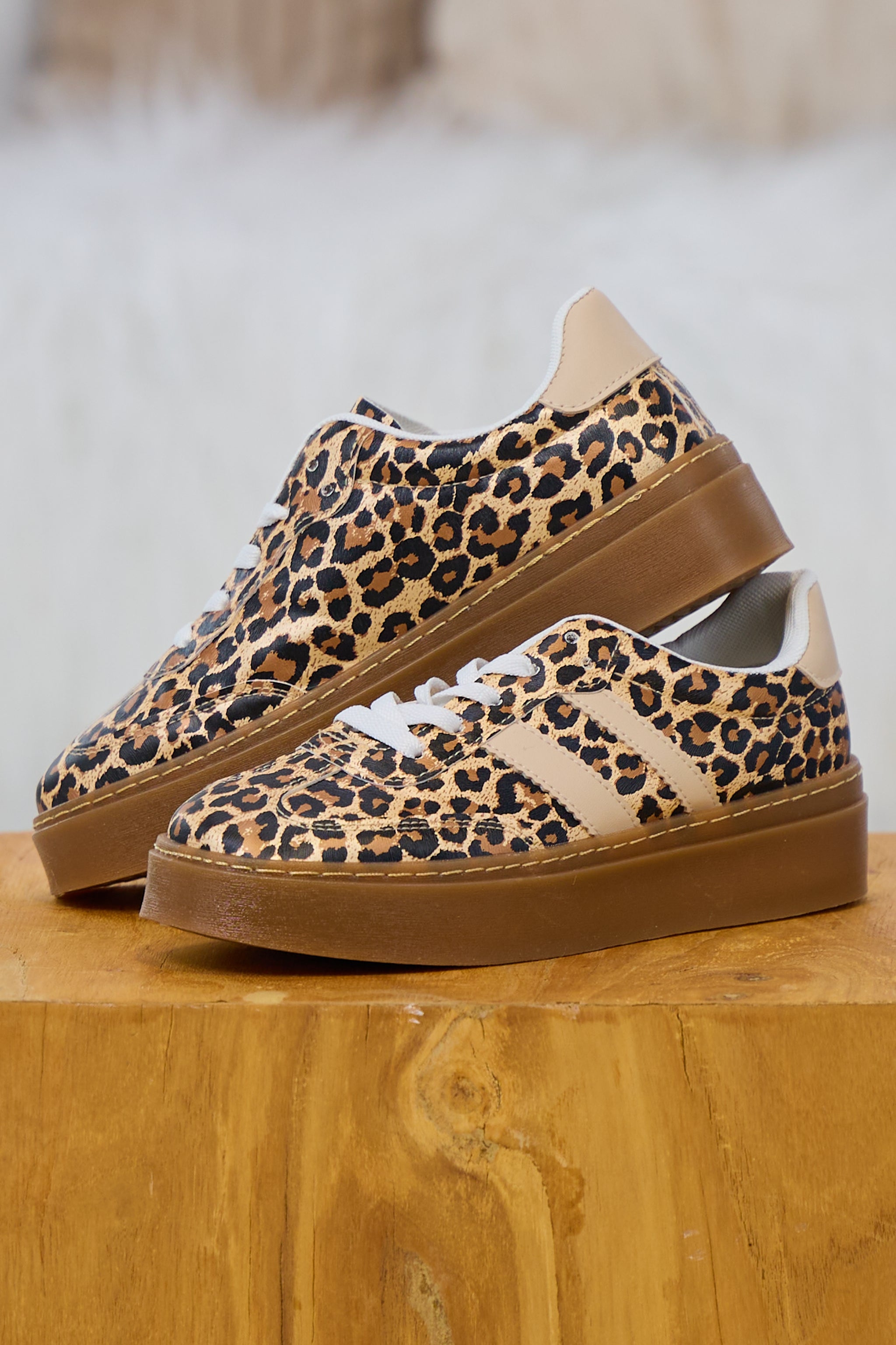 Sneaker im Leo Look mit Plateausohle, leo-metallic