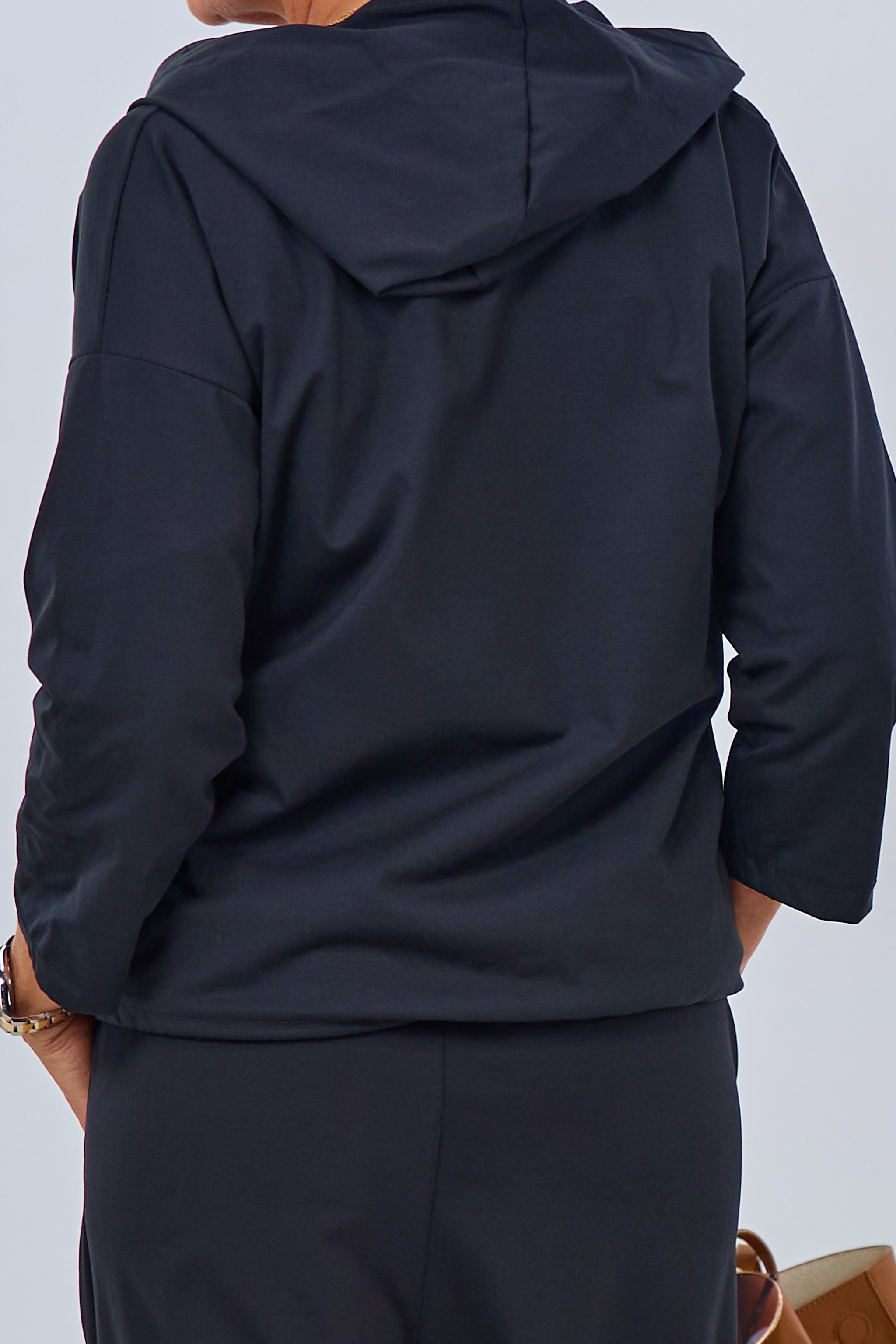 Leichte Jacke mit Applikation, schwarz