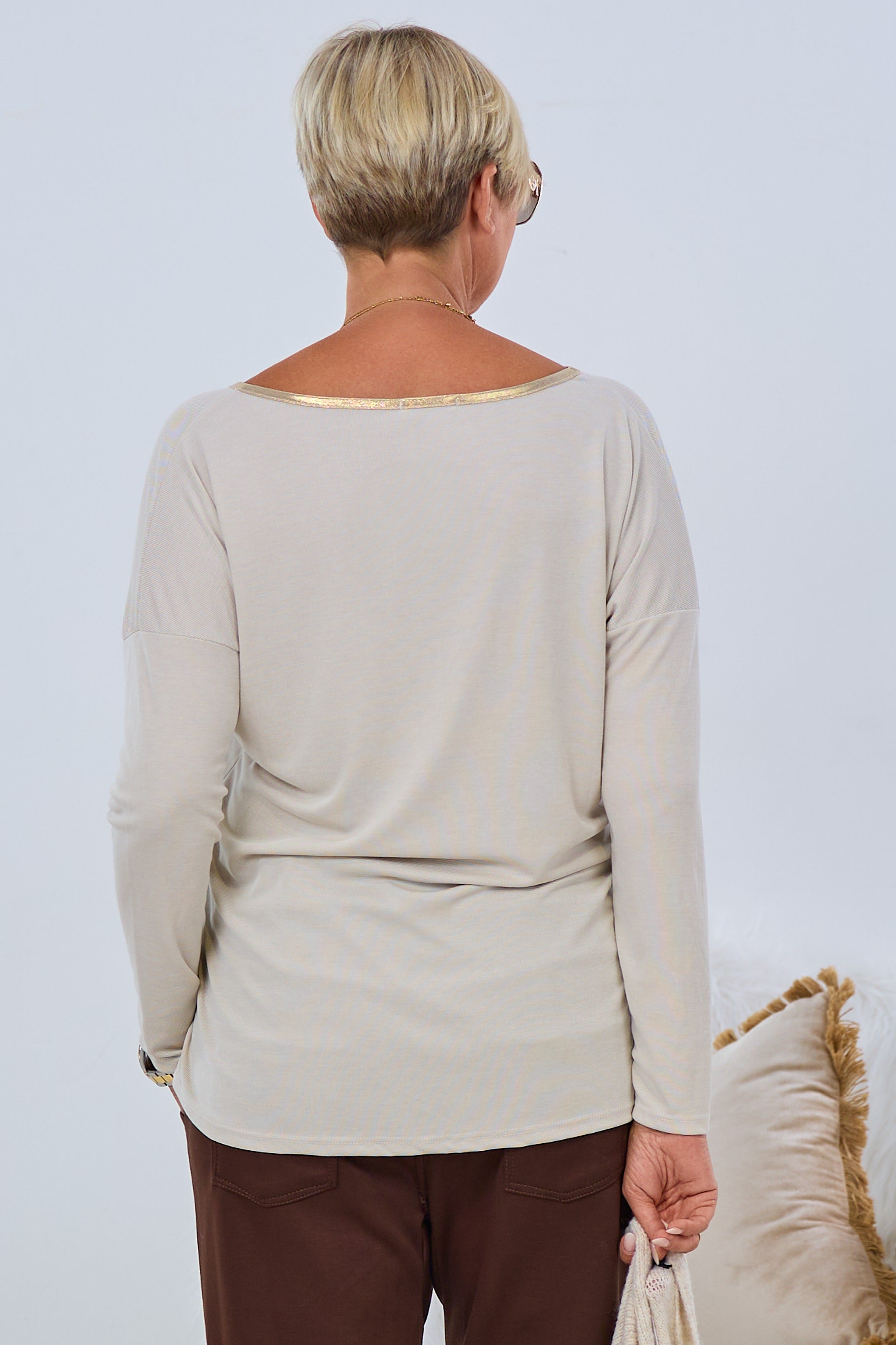 Langarm Shirt mit Glitzermotiv und Patch, beige-leo