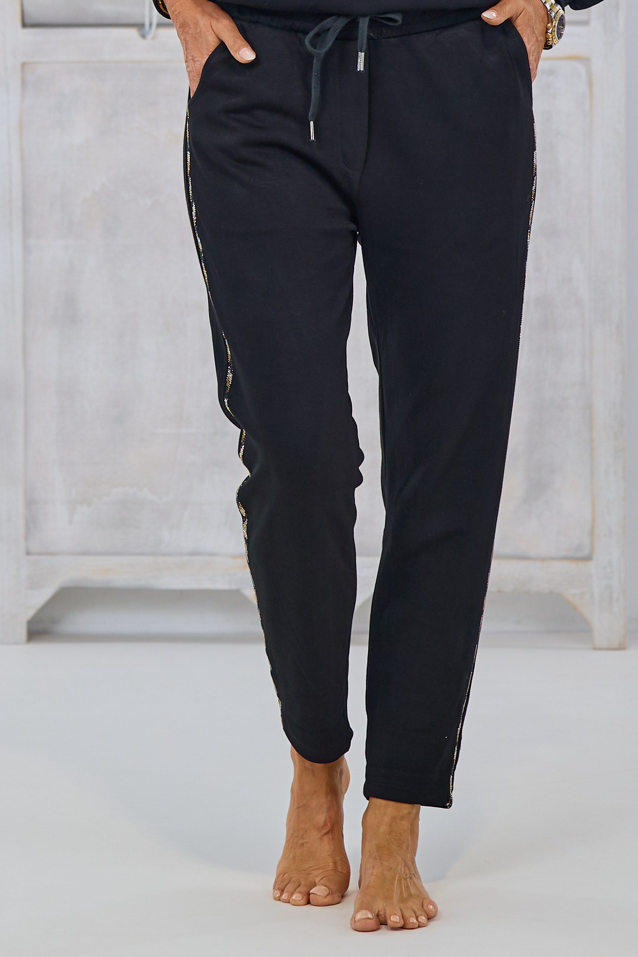 Cozy Hose mit seitlichen Glitzerstreifen, schwarz