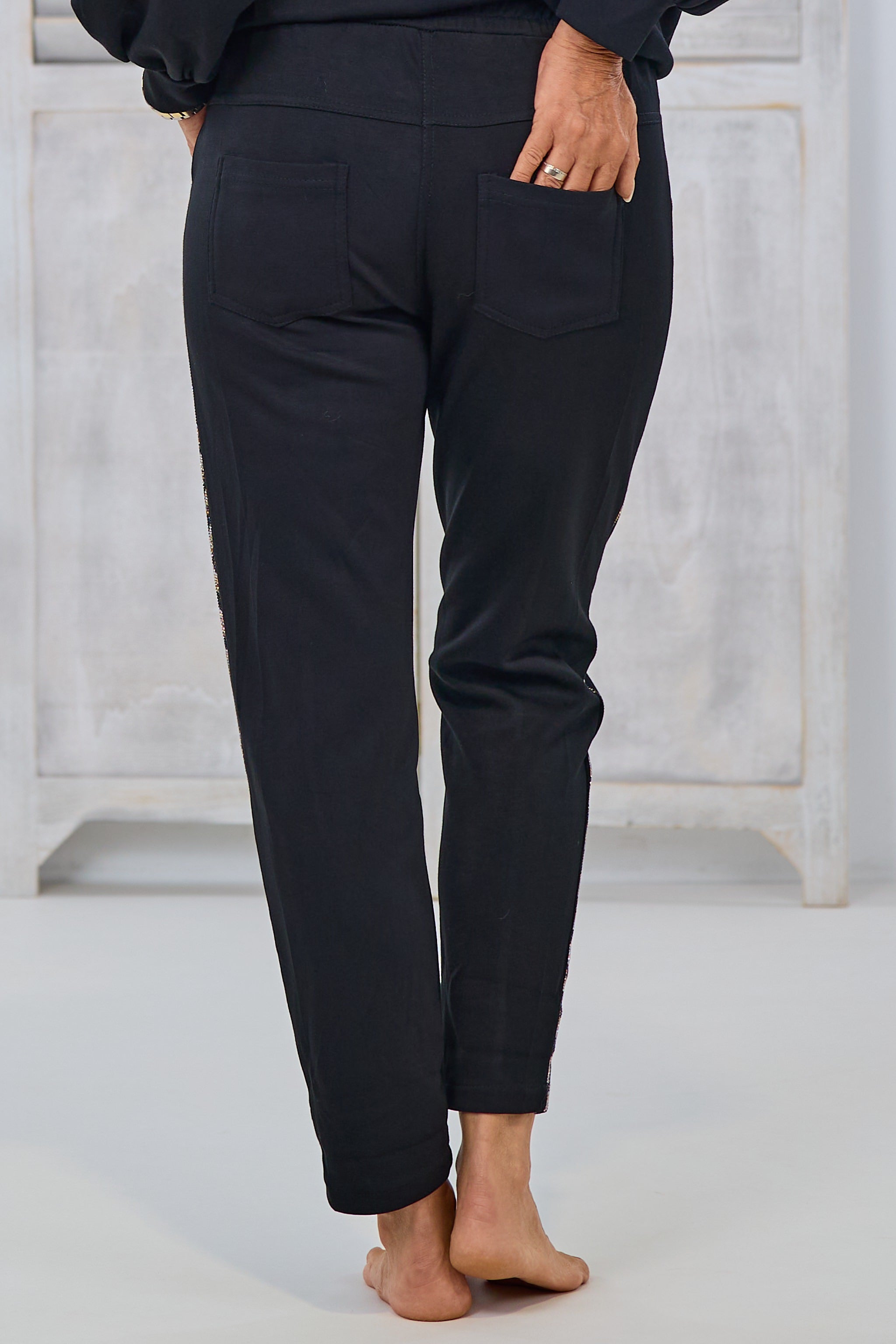 Cozy Hose mit seitlichen Glitzerstreifen, schwarz