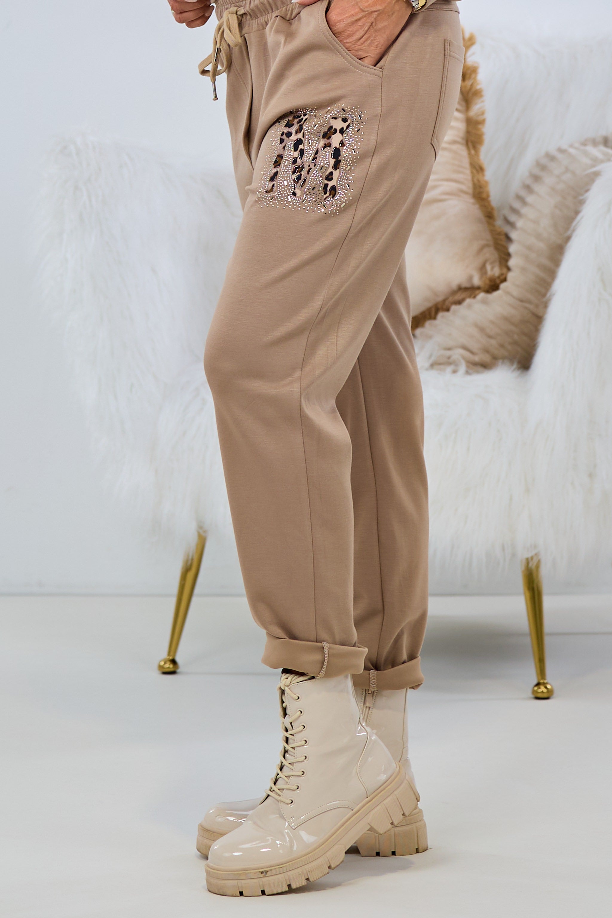 Cozy Hose mit Patch und Glitzer, taupe-leo