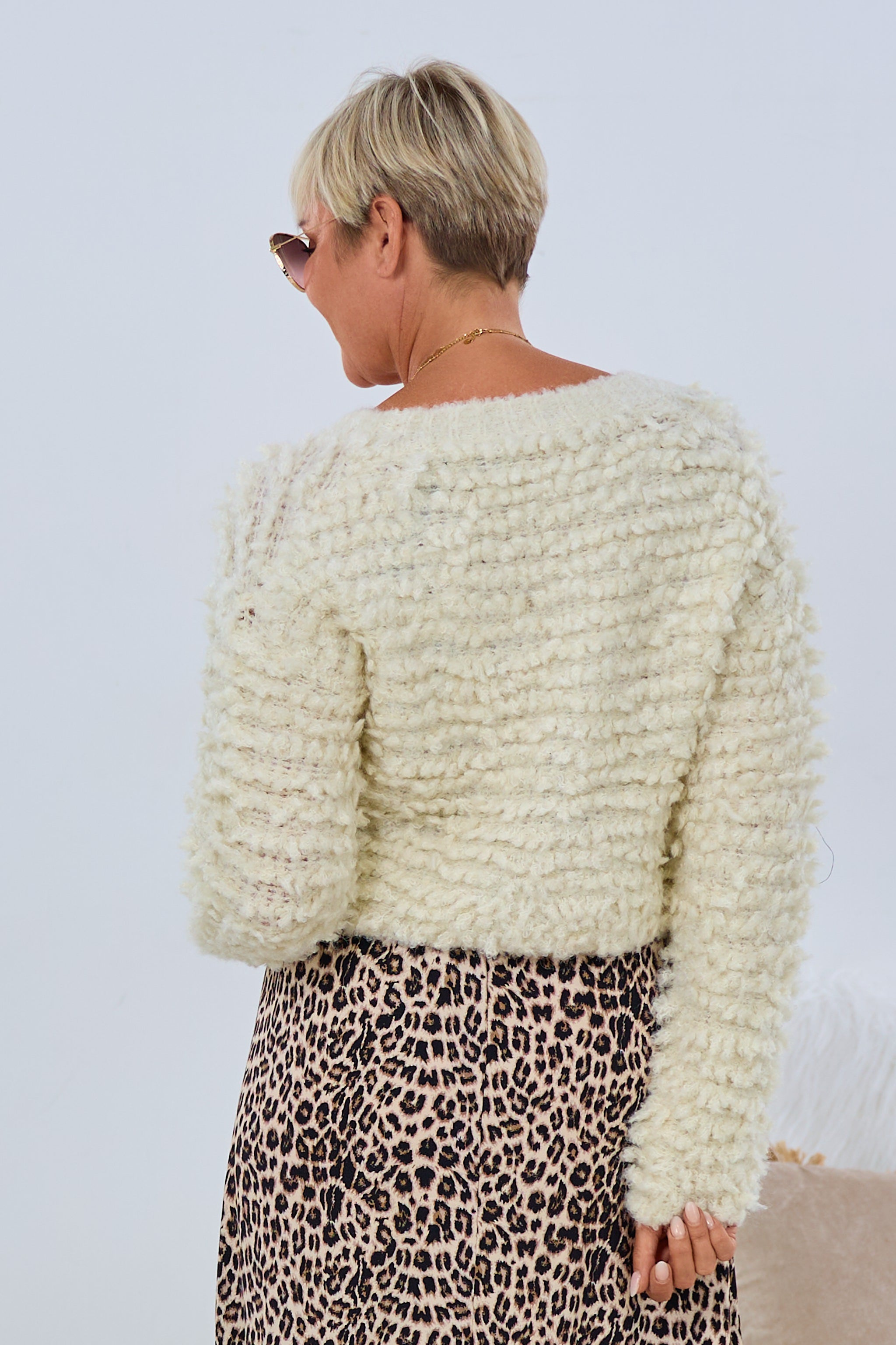 Kurzer Cardigan mit großen Knöpfen, creme