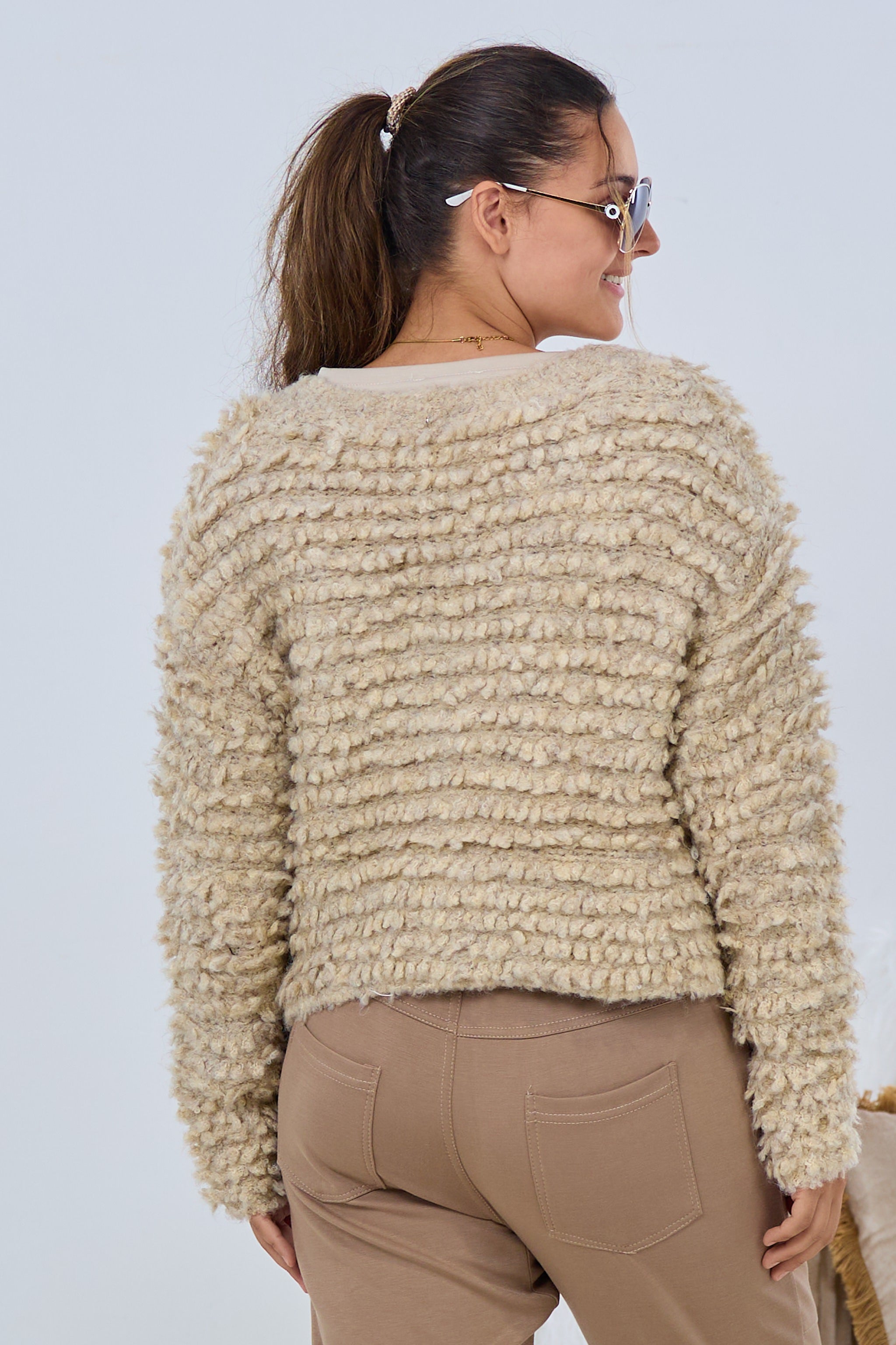 Kurzer Cardigan mit großen Knöpfen, beige