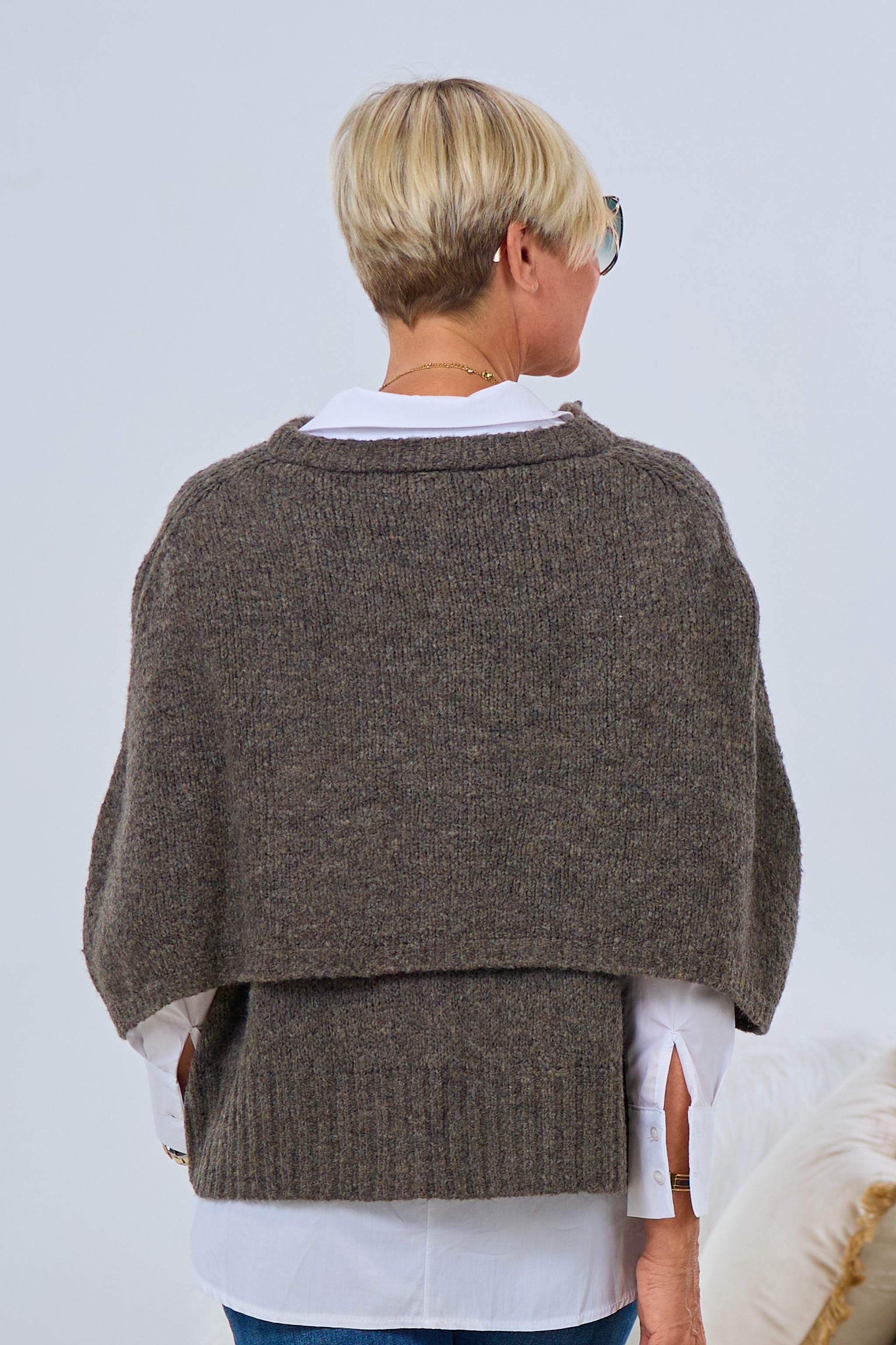 Poncho/Pullover/Jacke mit Knöpfen, -meliert