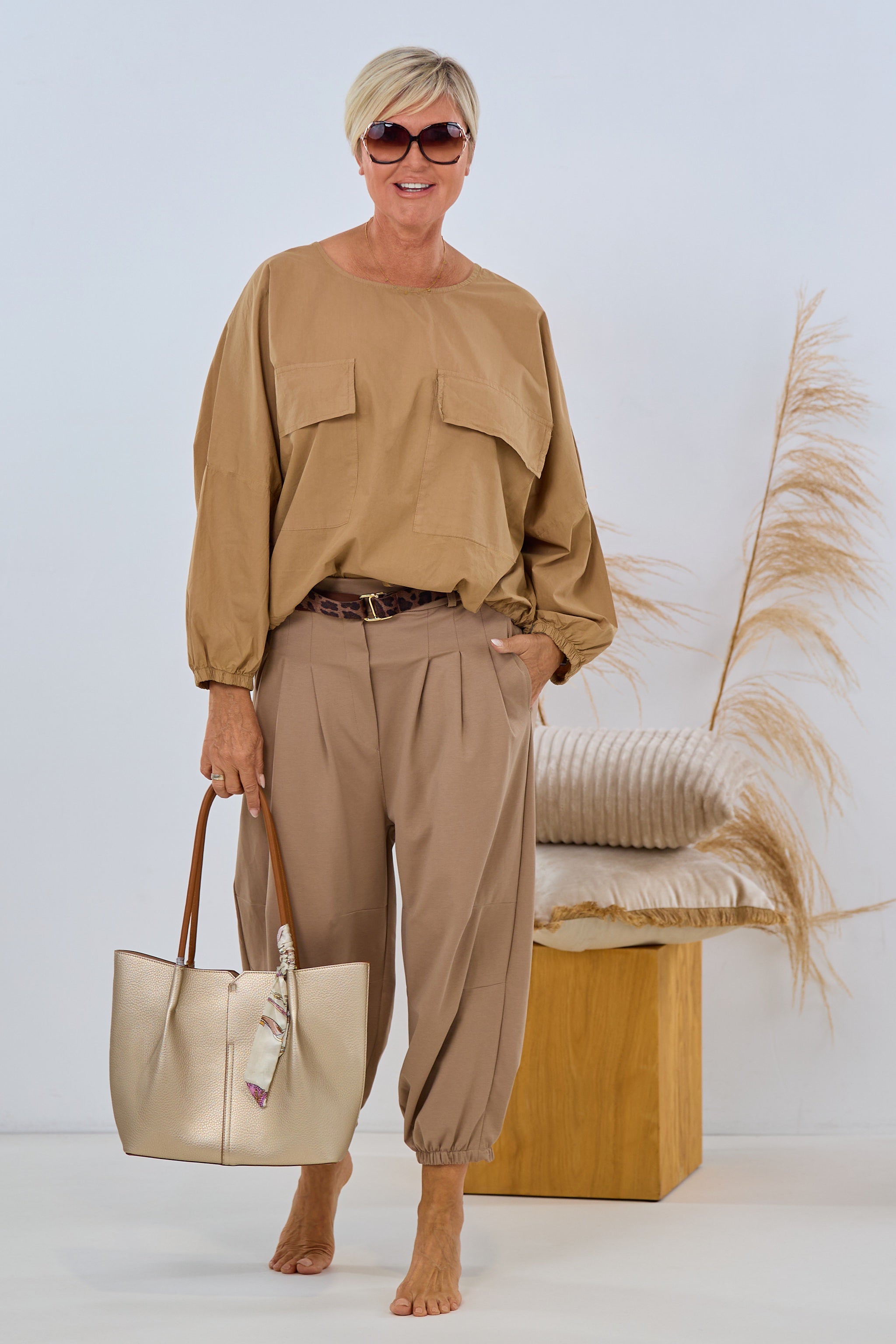 Bluse mit großen Taschen und Kordelzug, camel