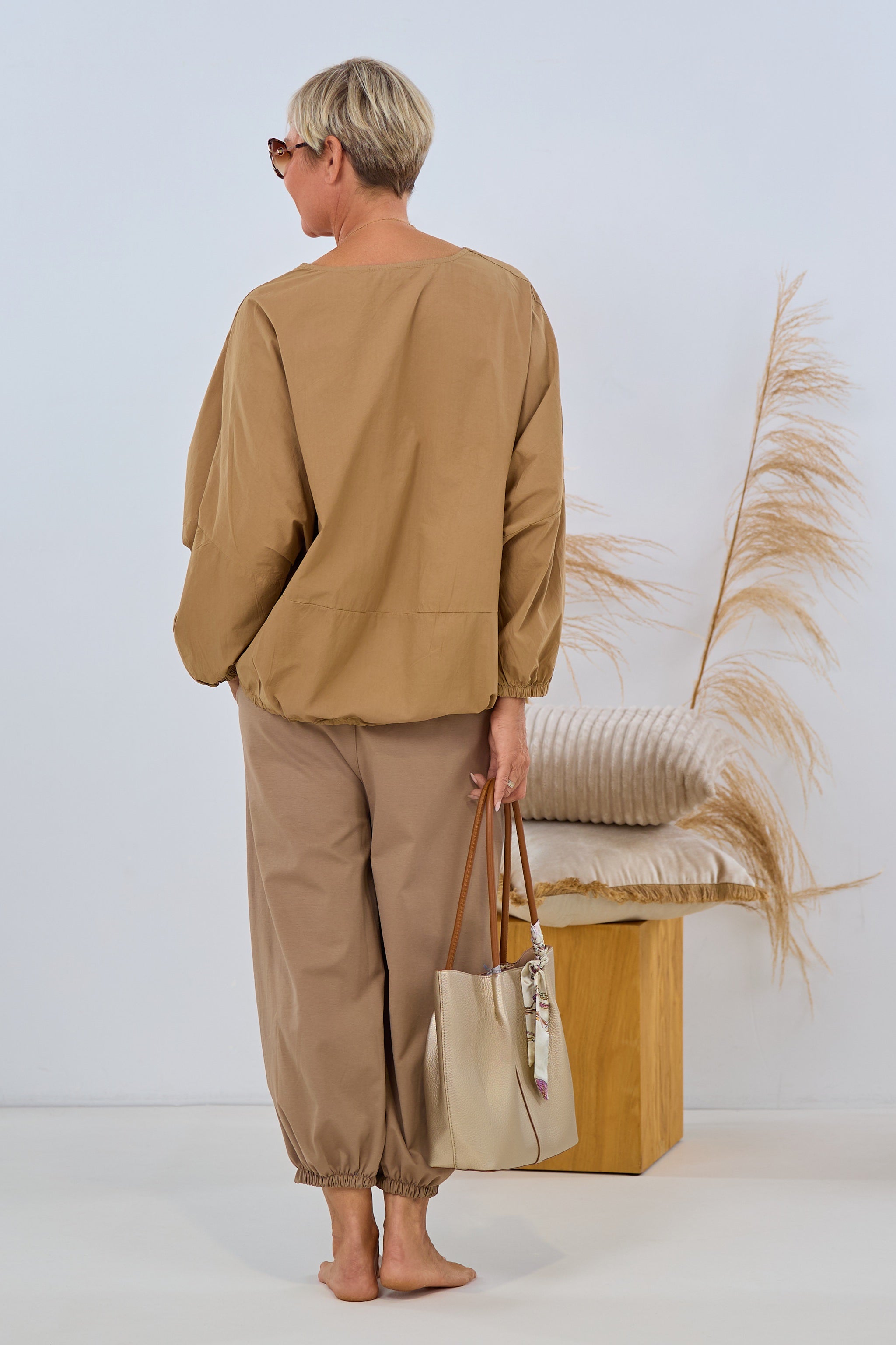 Bluse mit großen Taschen und Kordelzug, camel