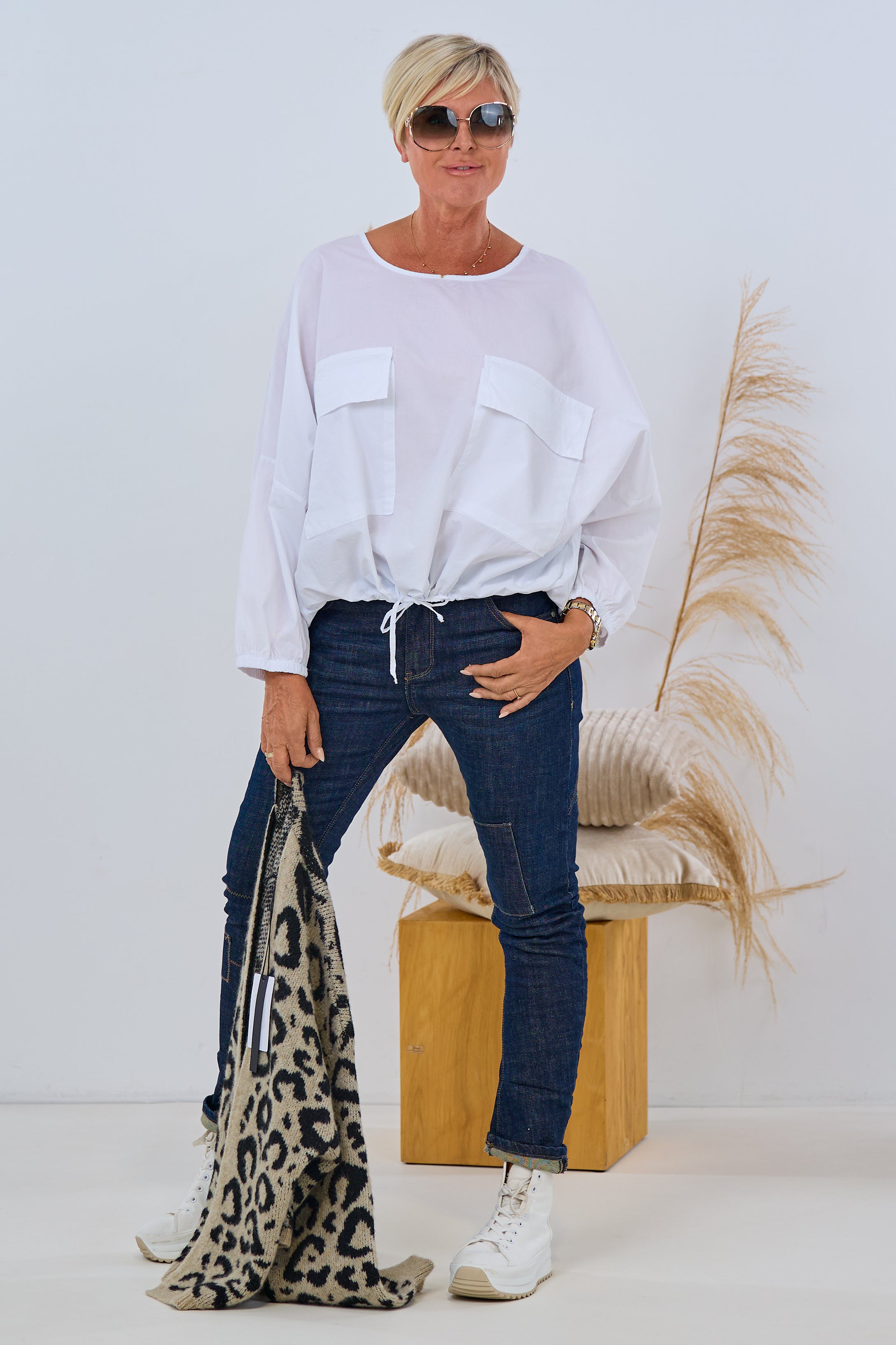 Bluse mit großen Taschen und Kordelzug, weiß