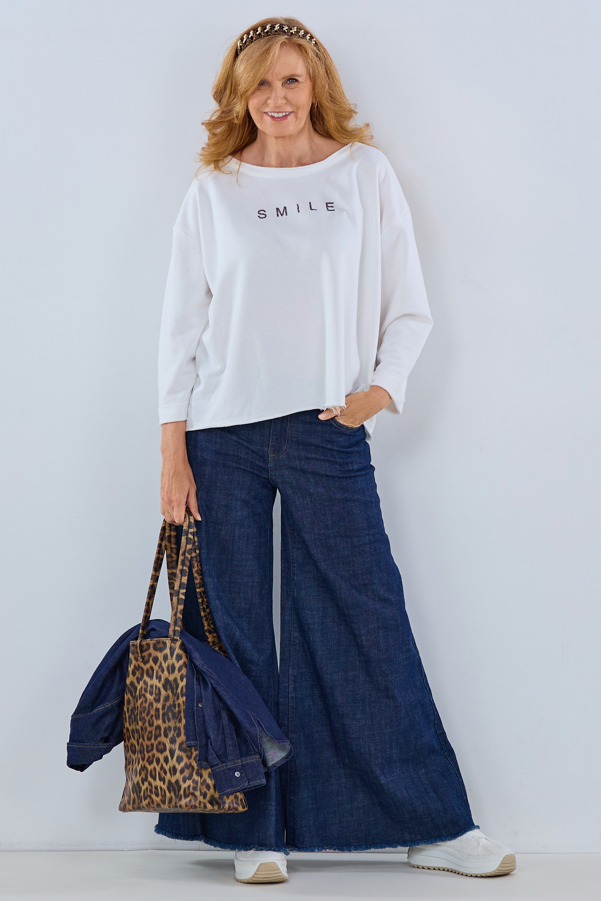 Sweaty with smile print, white