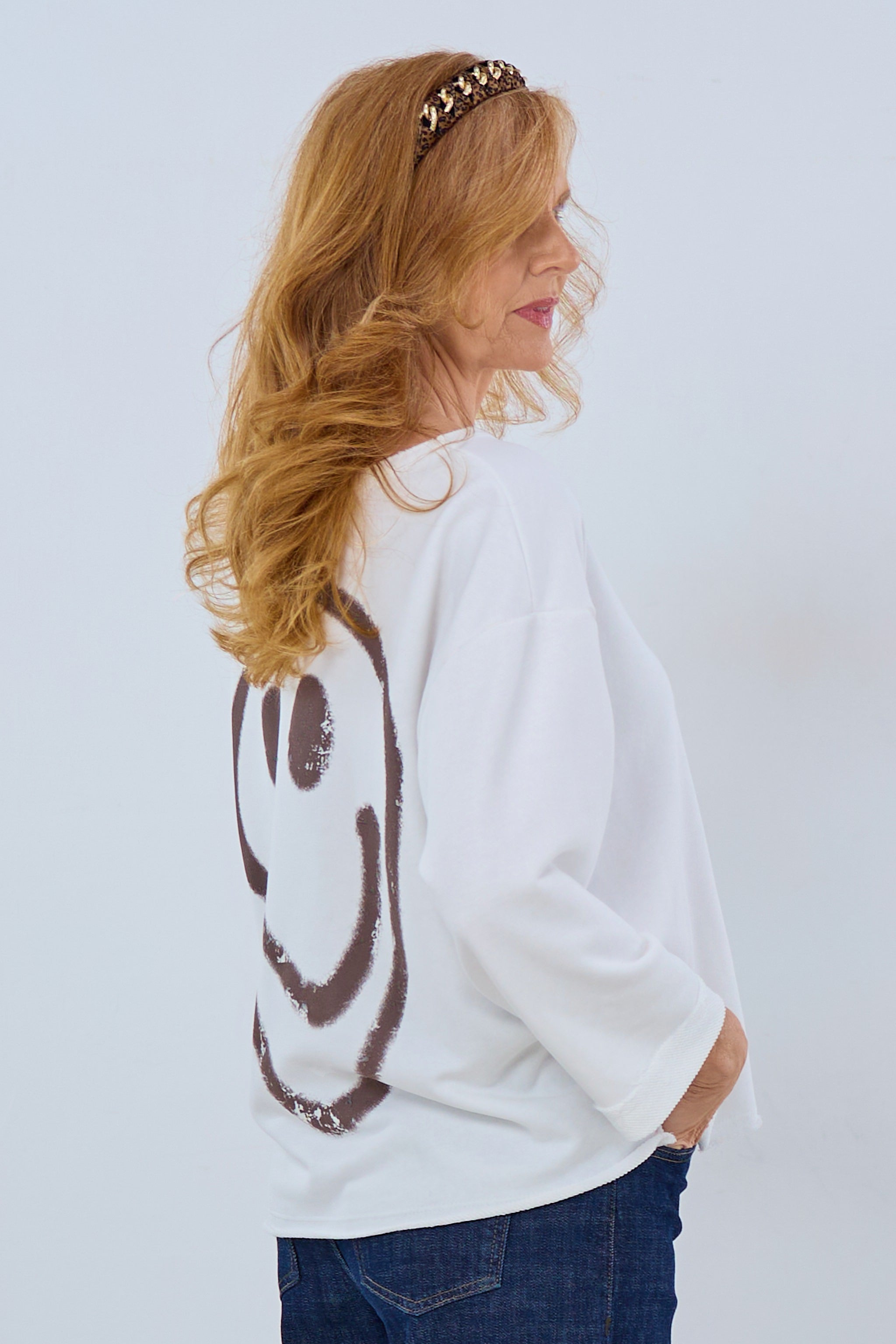 Sweaty with smile print, white