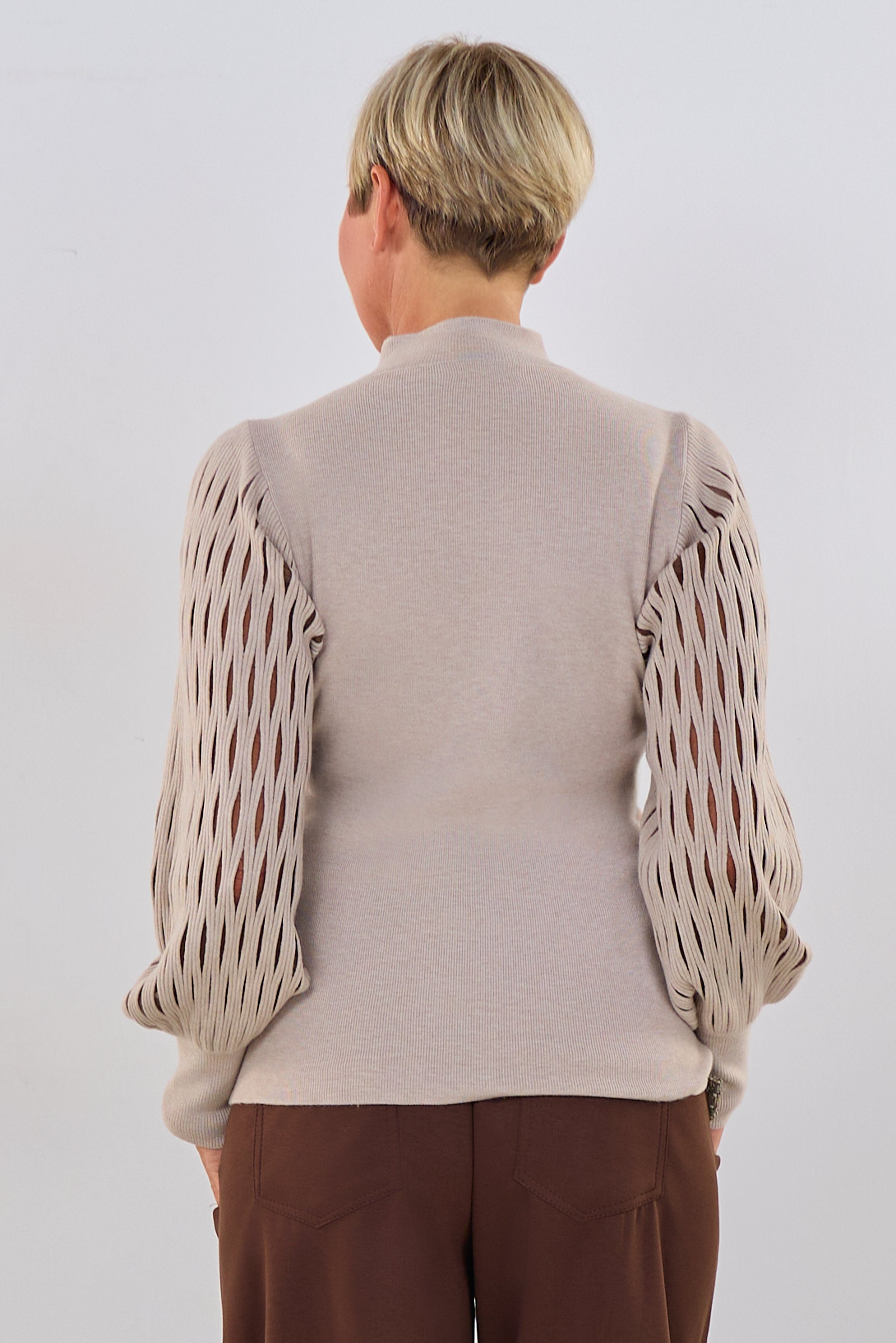 Strickpulli mit weiten Ärmeln und Turtleneck, beige