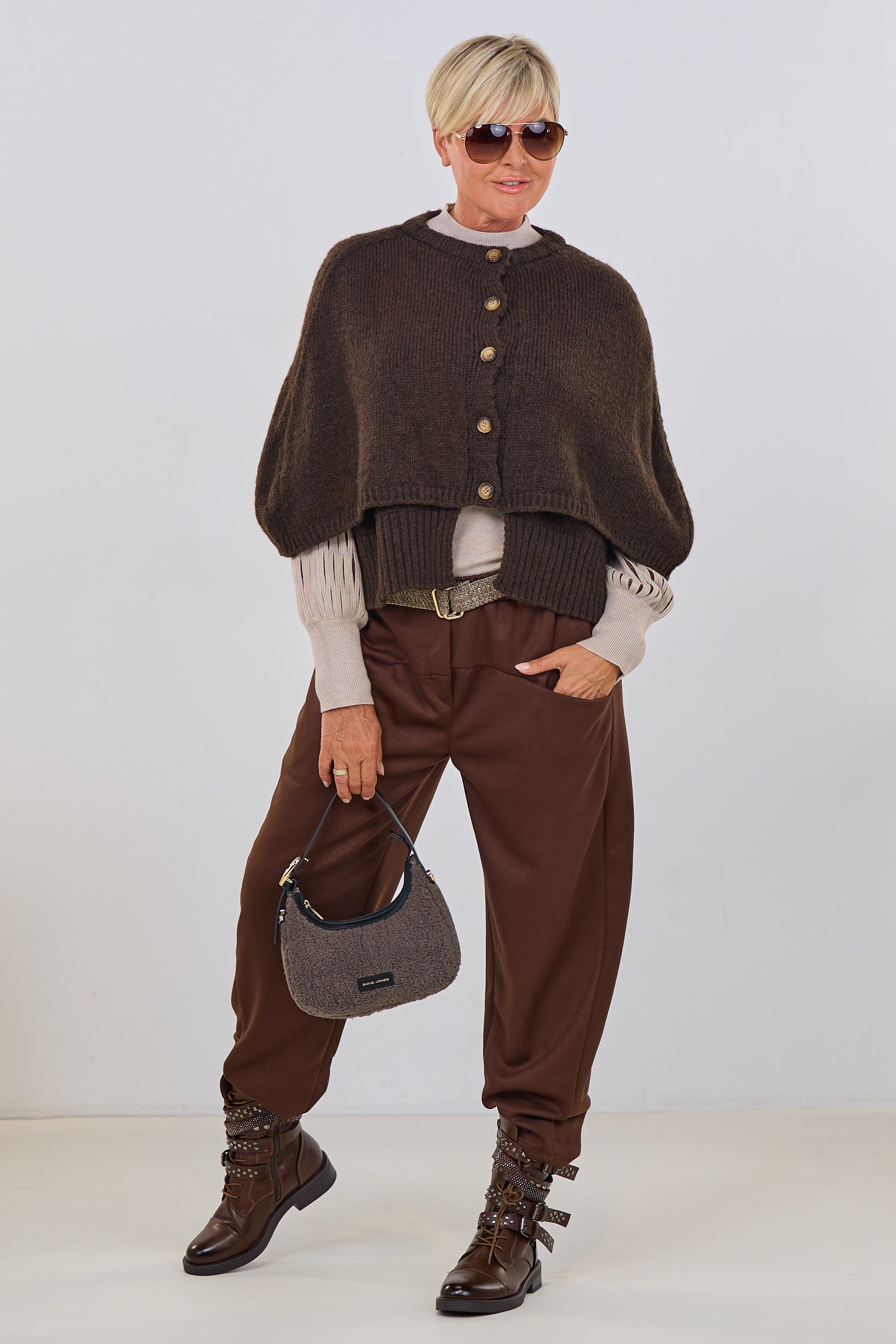 Poncho/Pullover/Jacke mit Knöpfen, dunkelbraun