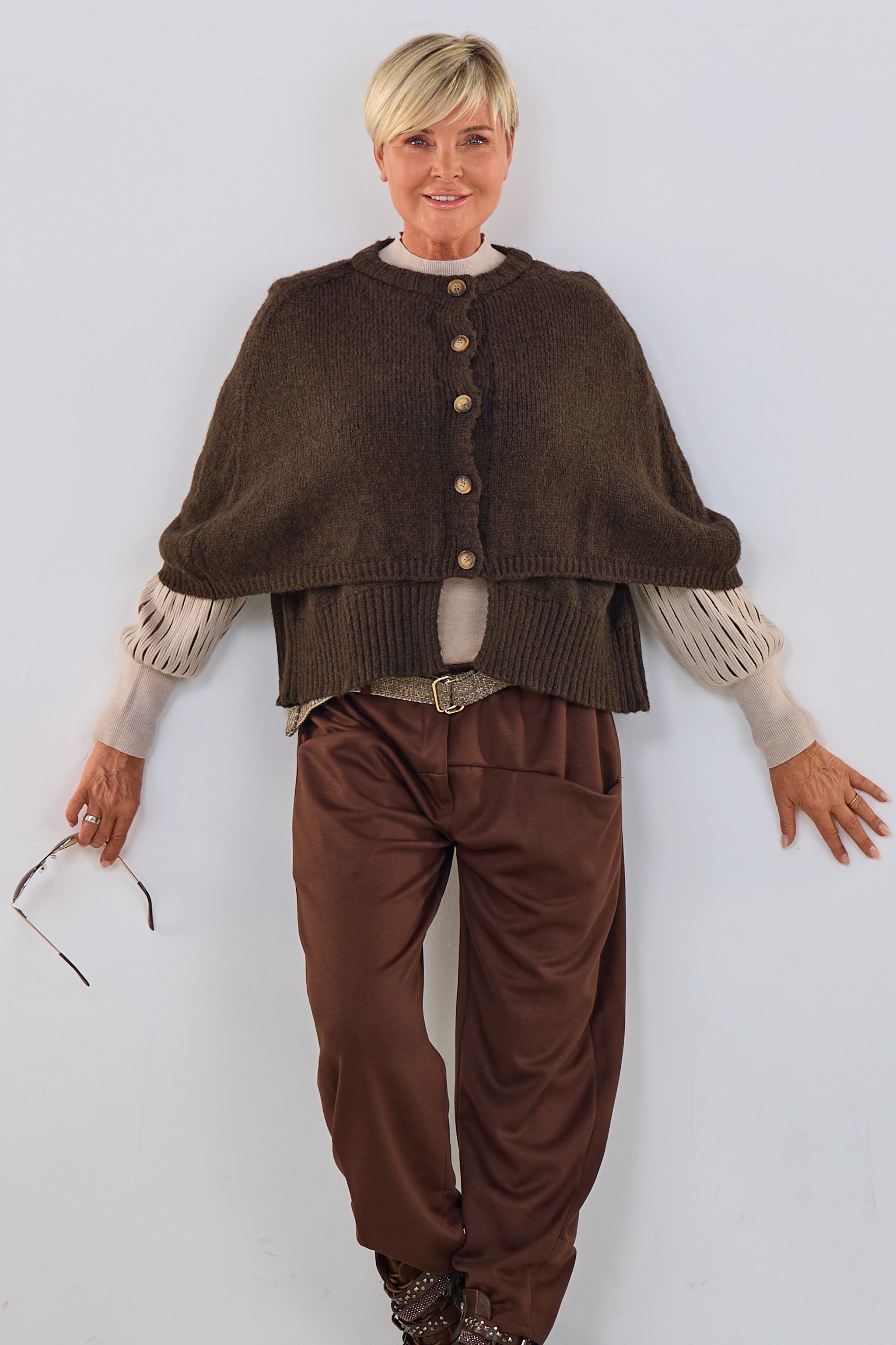 Poncho/Pullover/Jacke mit Knöpfen, dunkelbraun