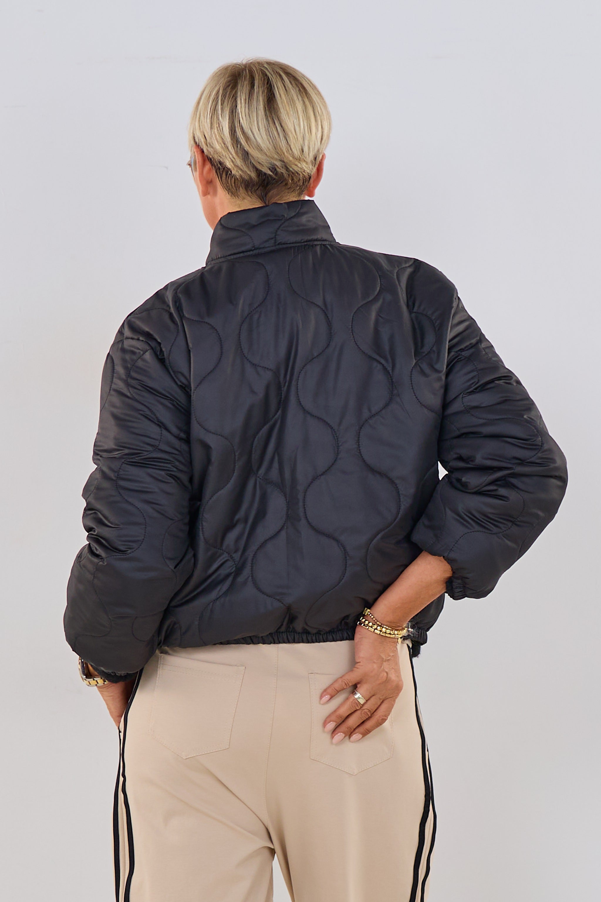 Gesteppte Bomberjacke, schwarz