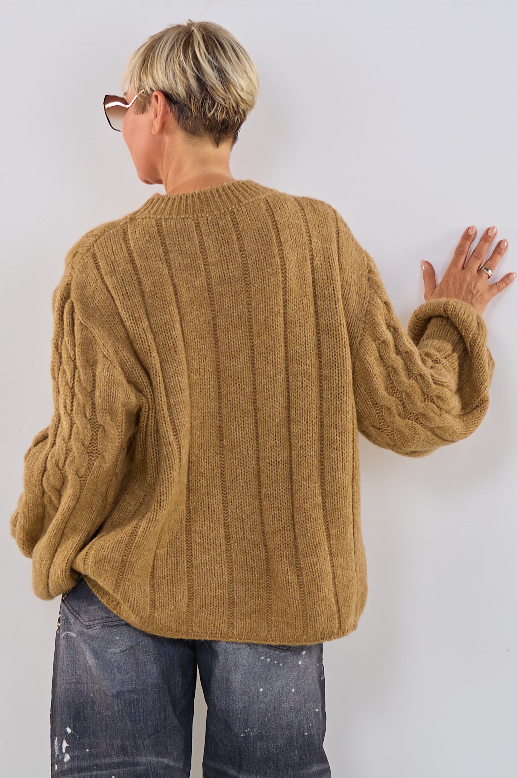 Strickpulli mit Zopfstrickmuster, camel