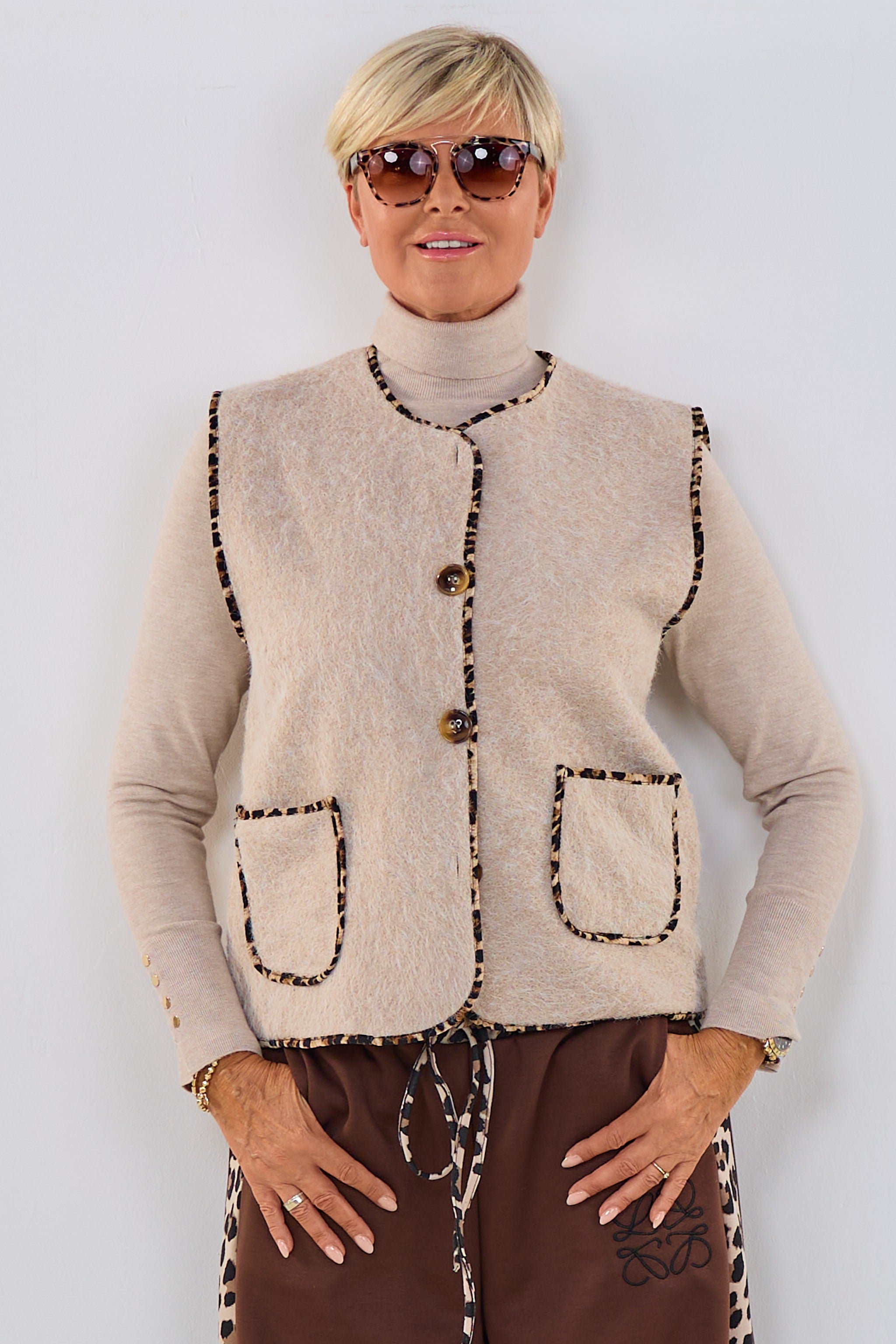Weiche Kurzhaar-Weste, beige leo