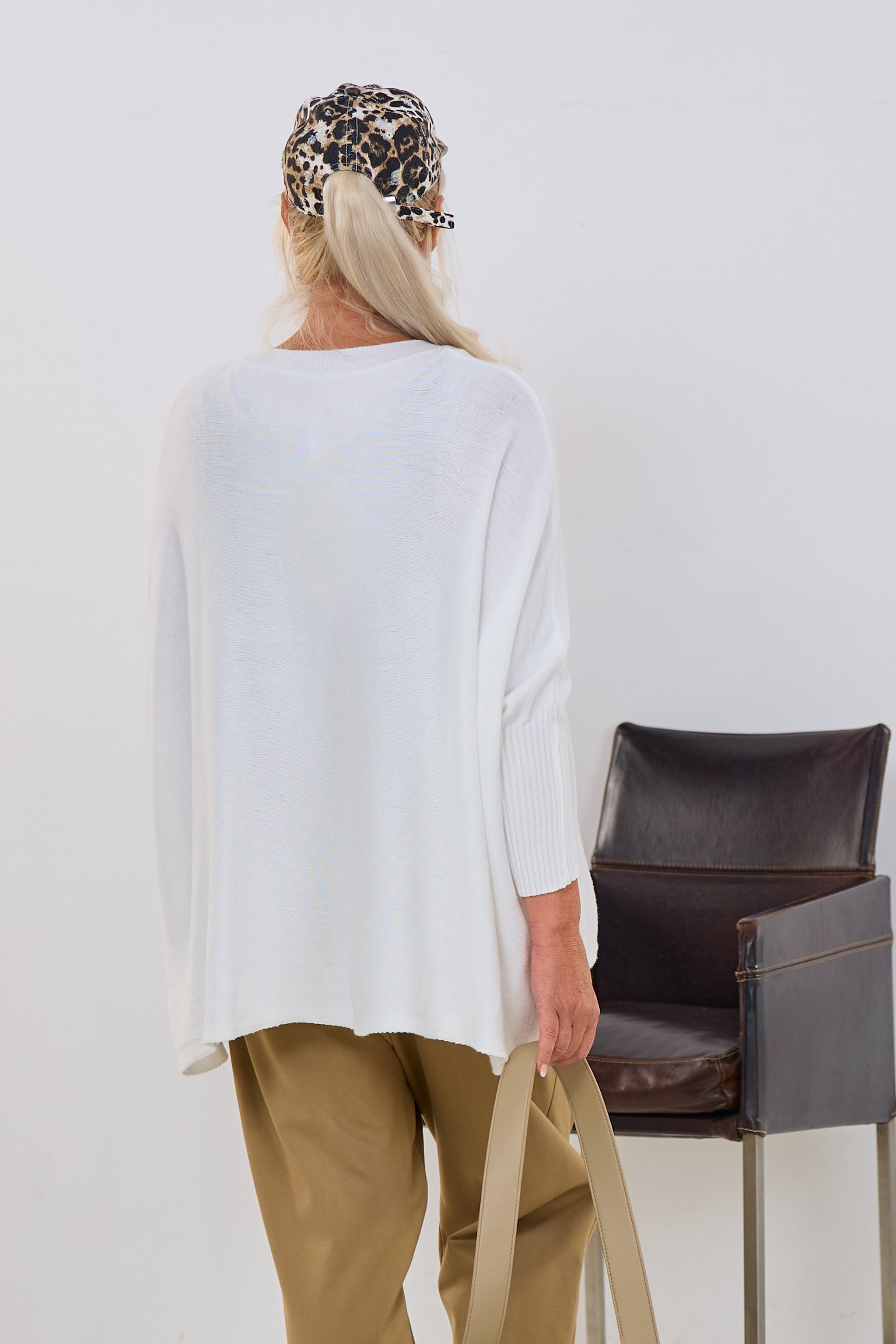Weite Strickjacke mit engen Bündchen, ecru