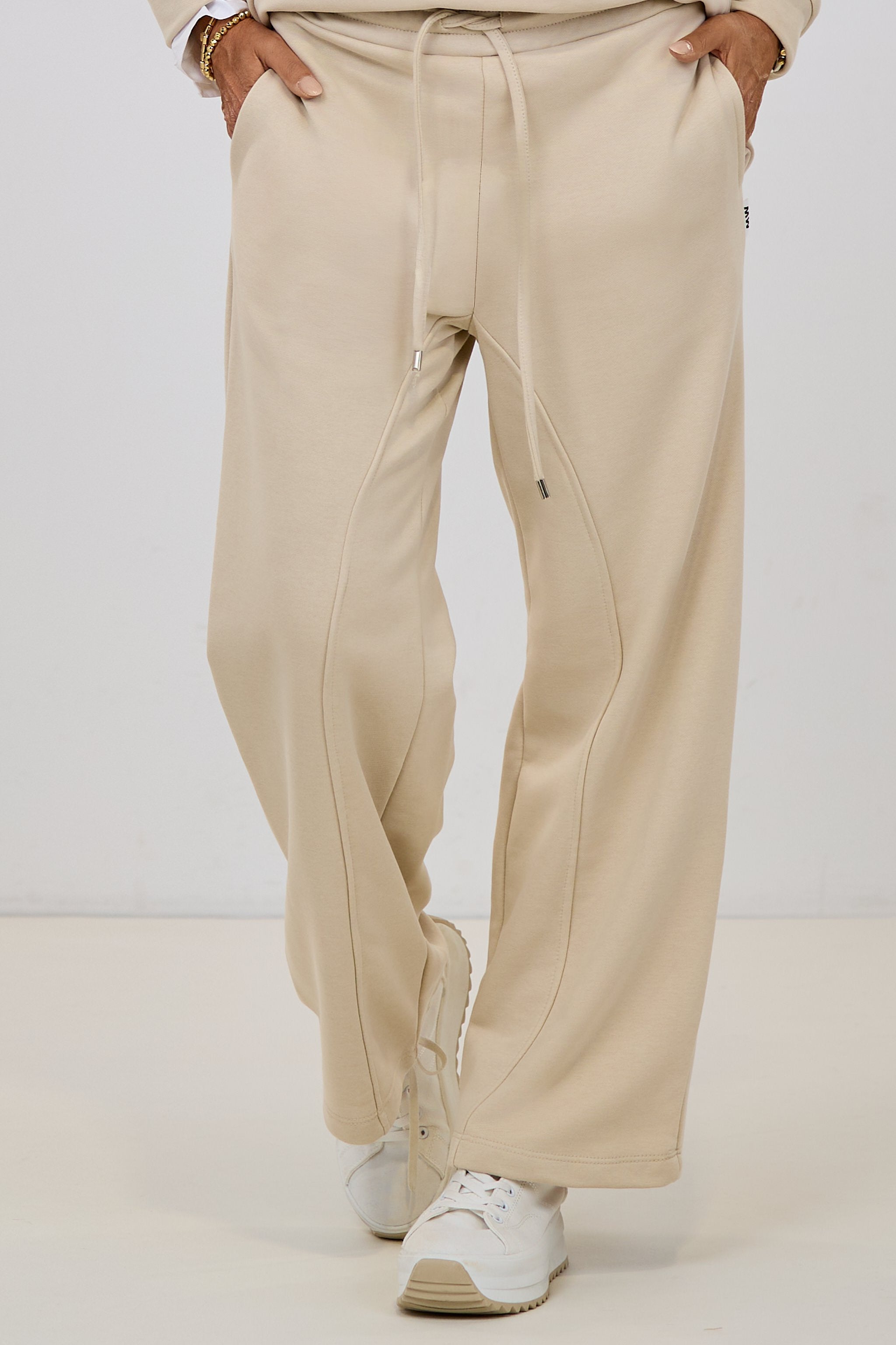 Sweathose mit weitem Bein und Ziernaht, beige