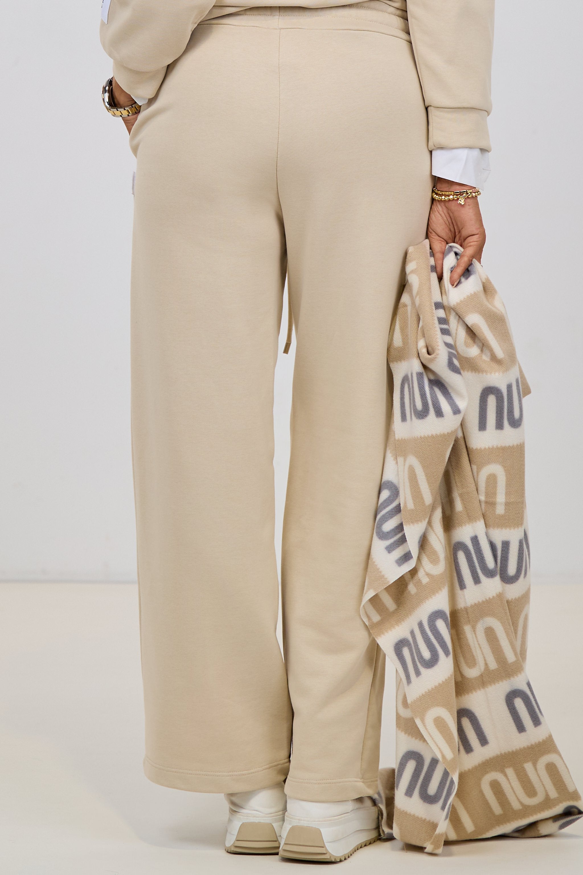 Sweathose mit weitem Bein und Ziernaht, beige