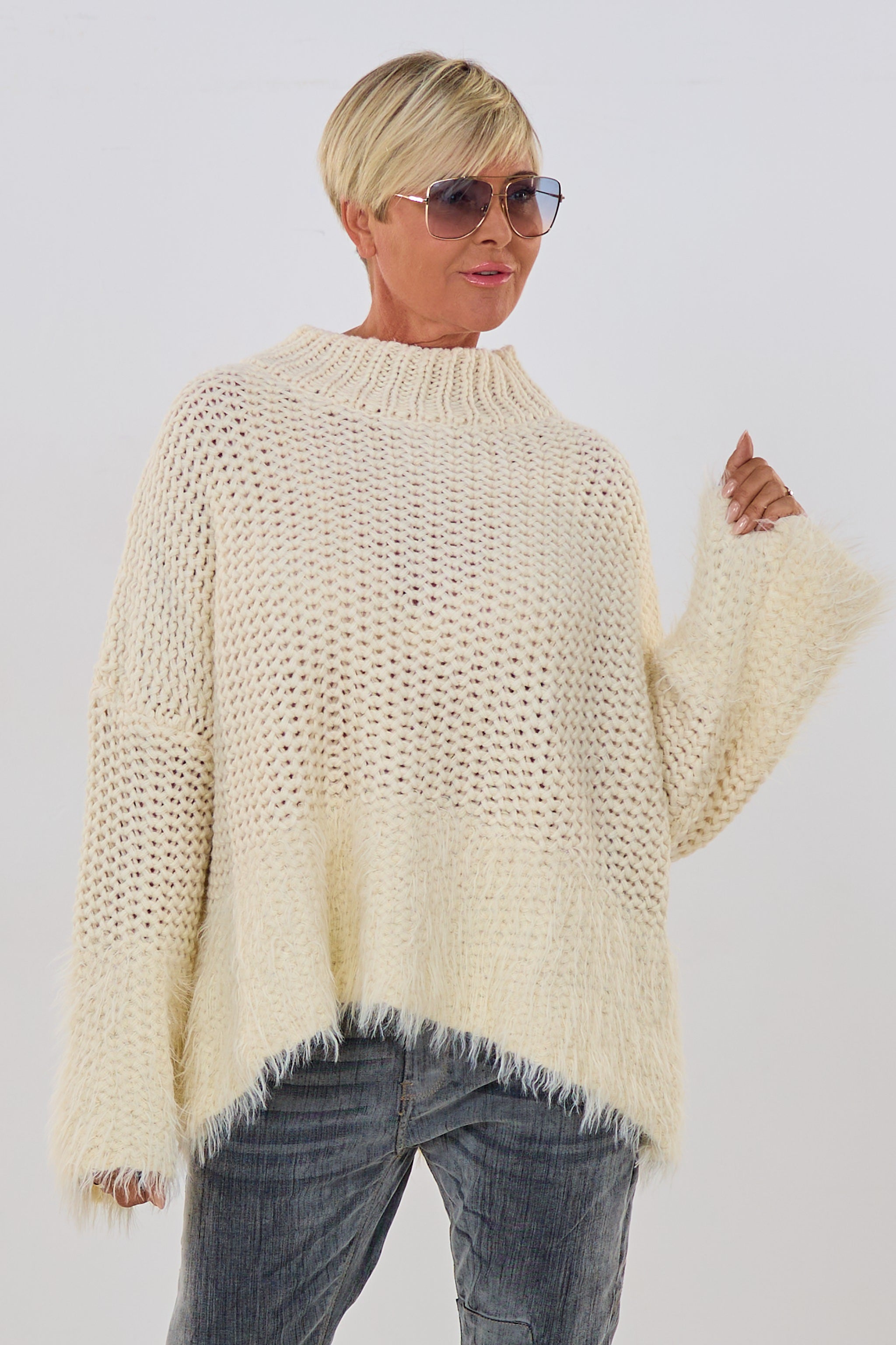 grobgestrickter Pulli mit Fell , creme