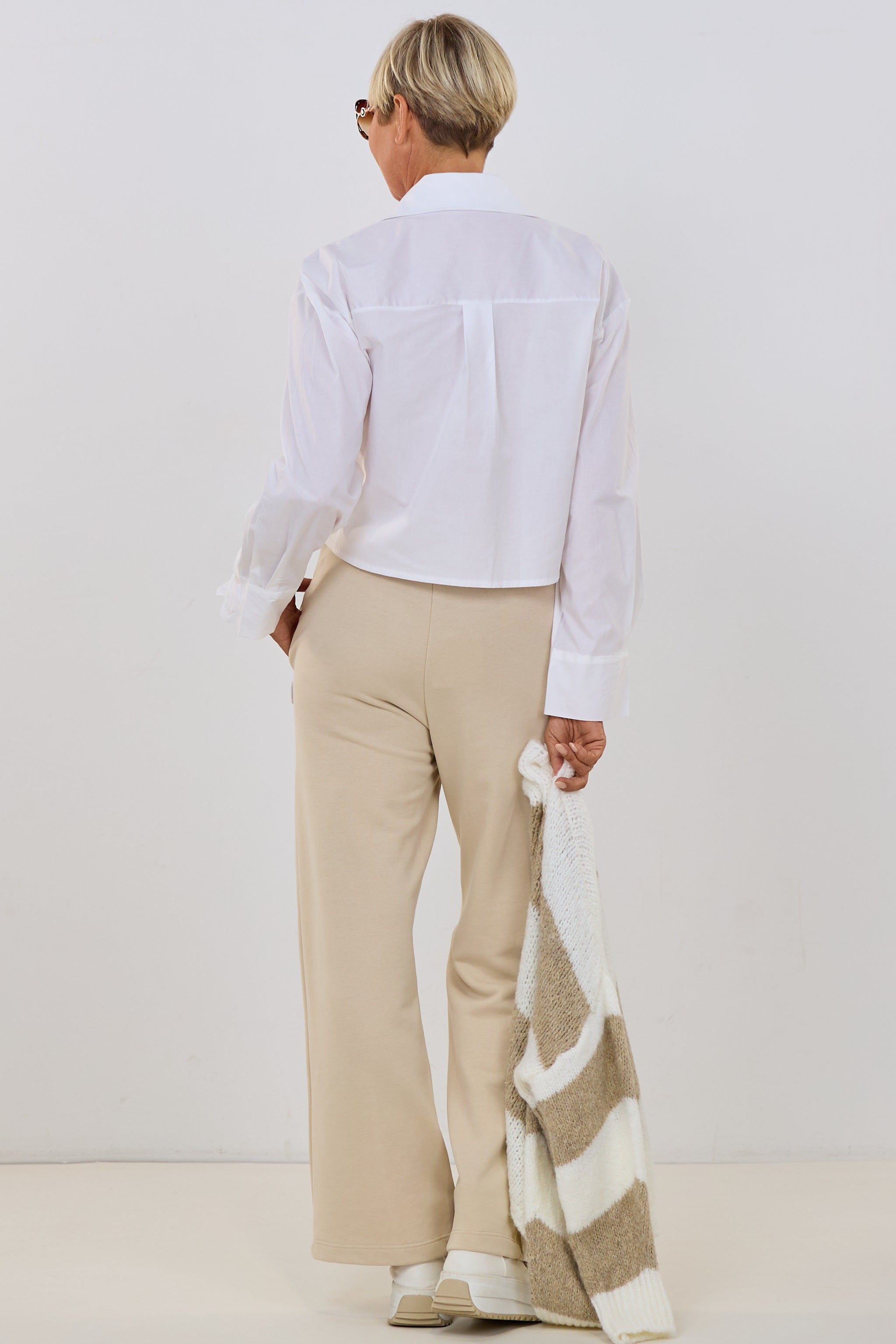 Cropped Bluse mit aufgesetzten Taschen, weiß