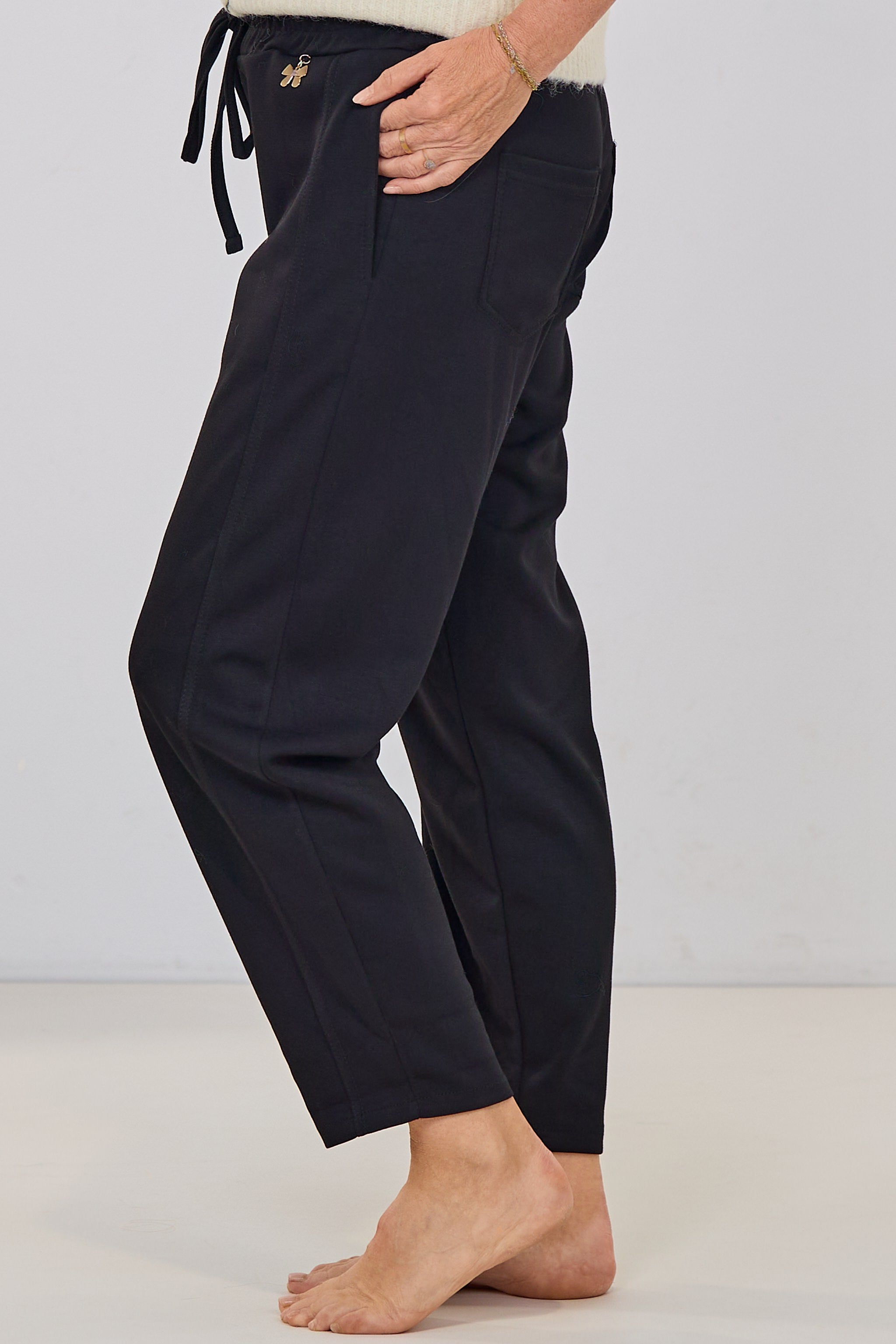 Cozy Hose mit goldenem Schleifchen, schwarz