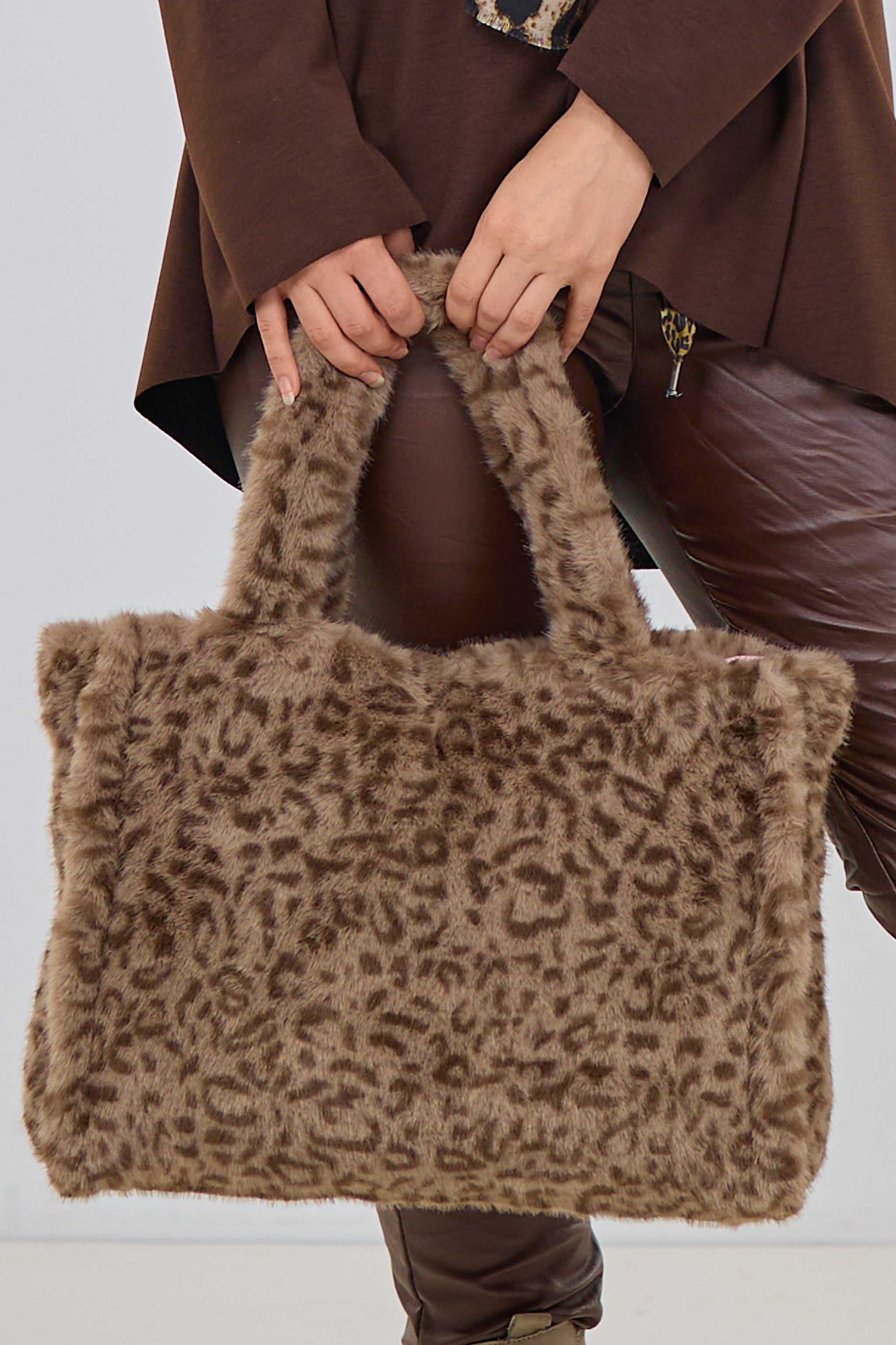 Schöne Felltasche, taupe-leo