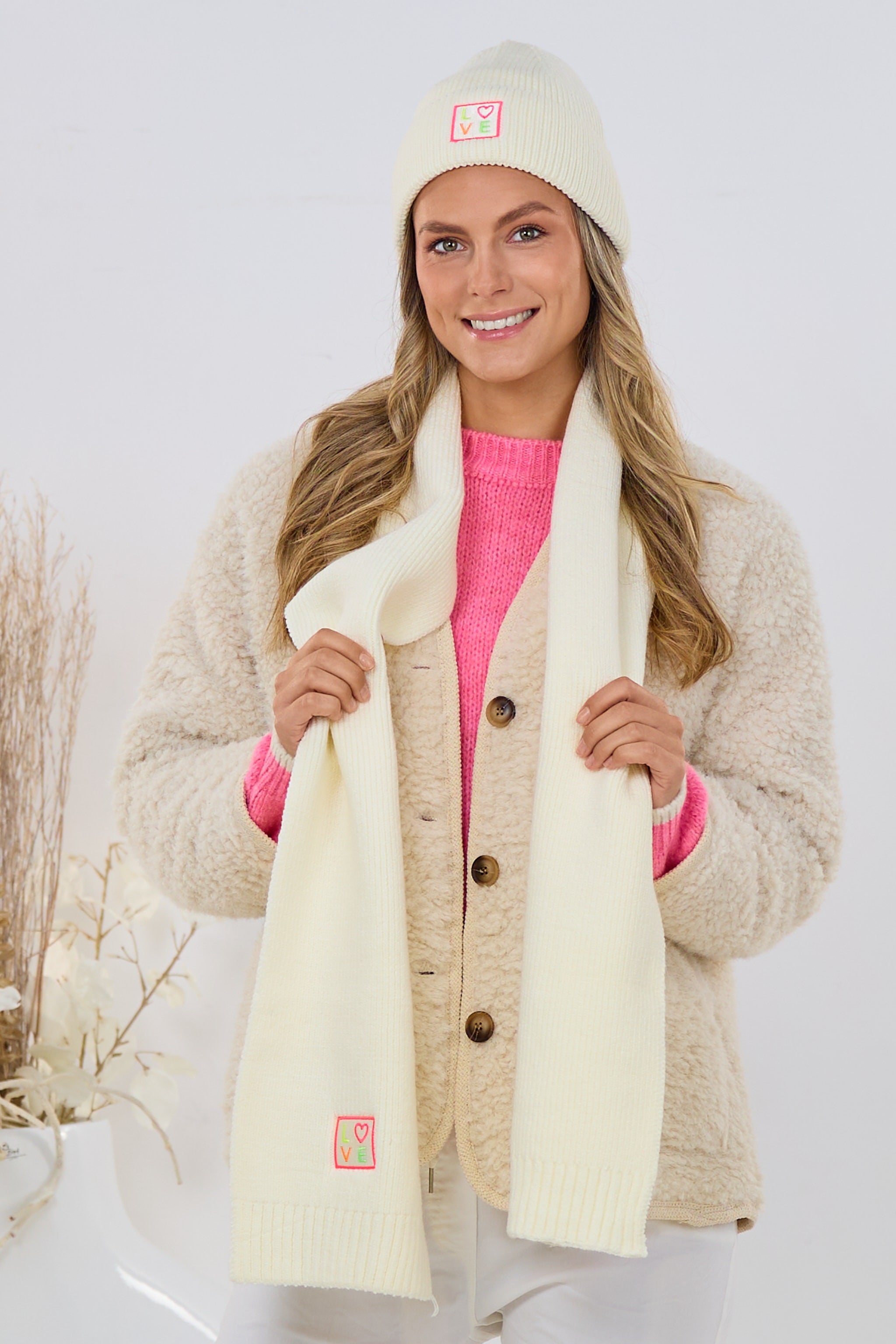 Set Mütze und Schal mit LOVE-Patch, beige