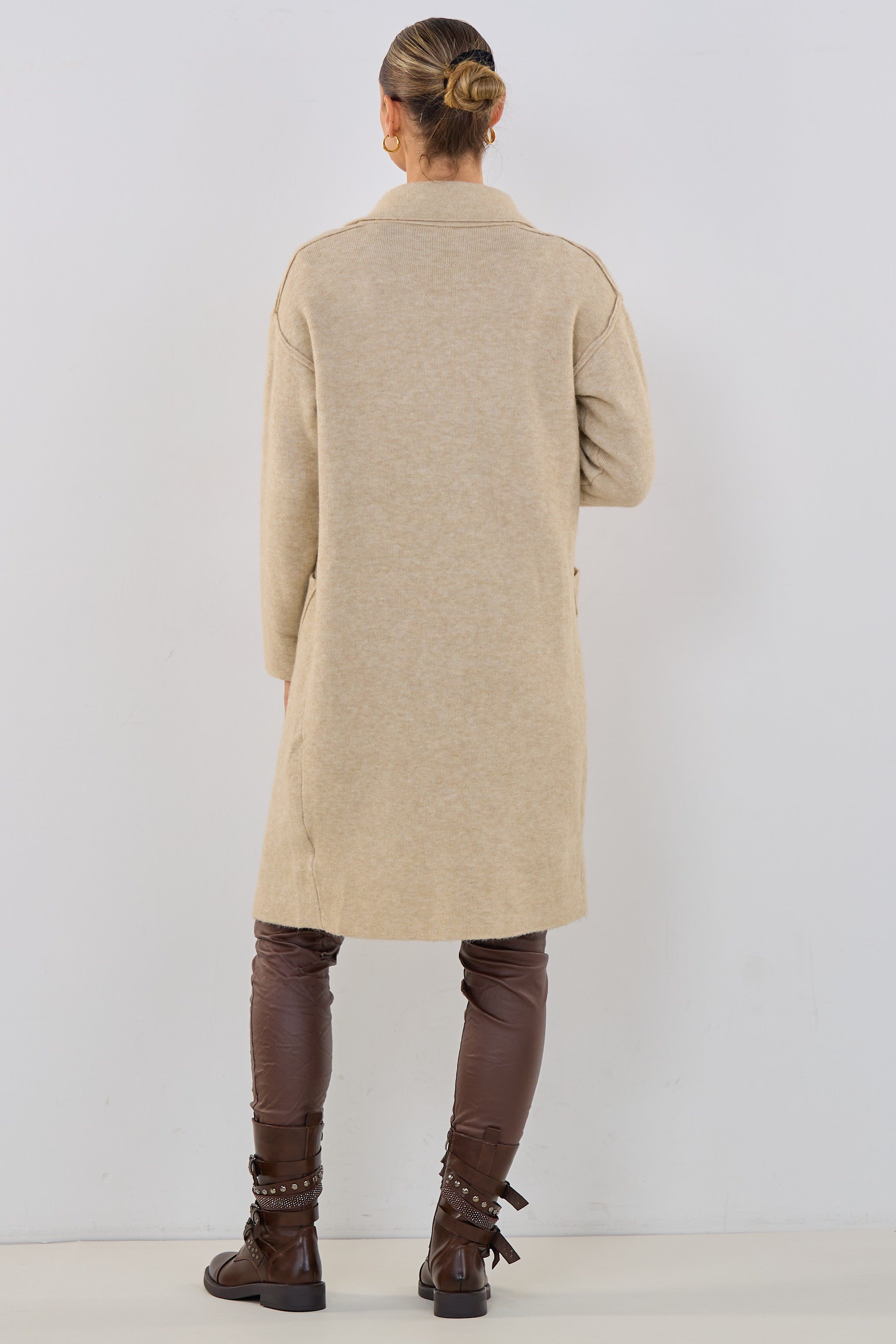 Strickmantel mit Taschen und Reverskragen, beige