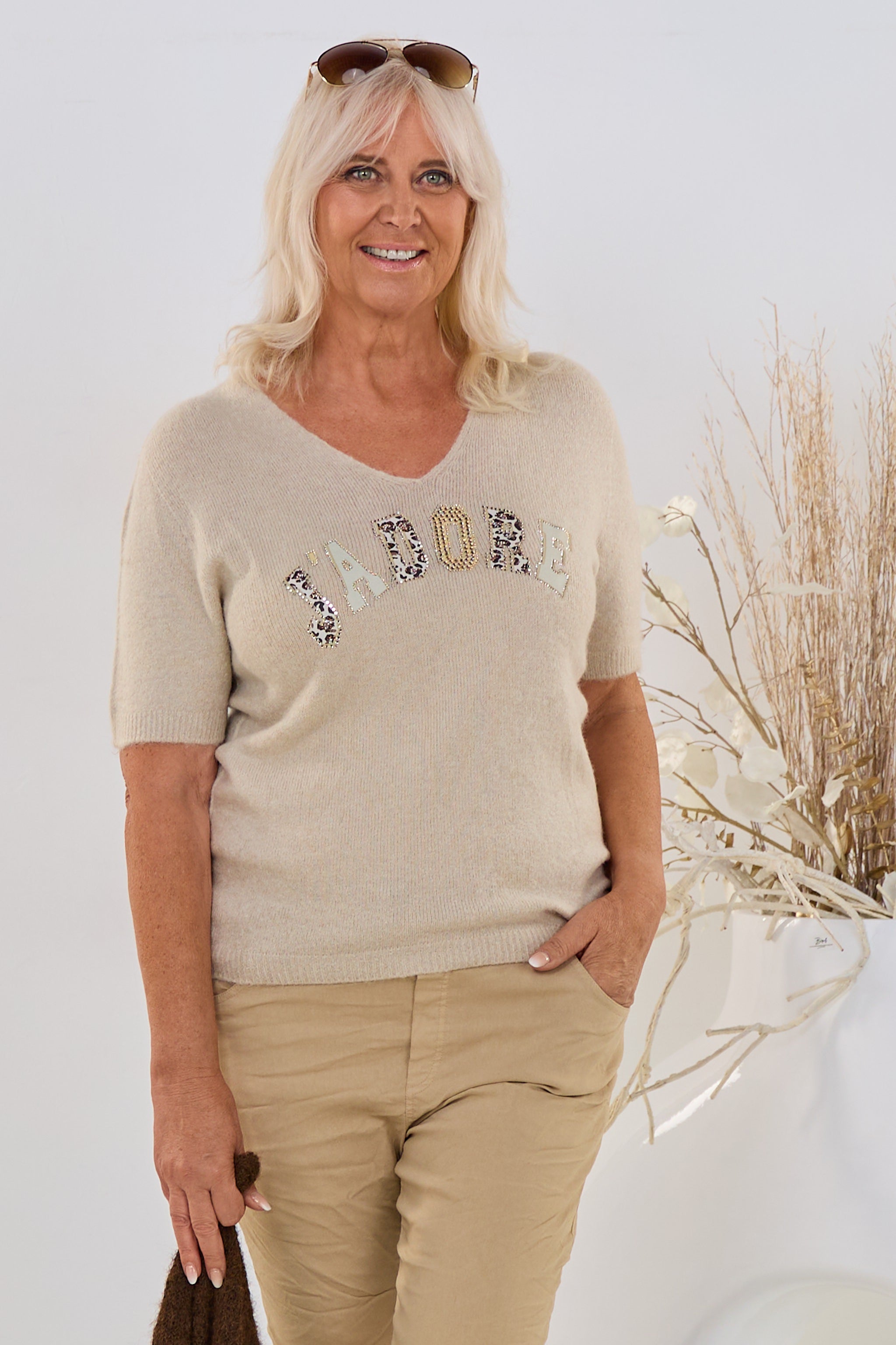 Flauschiger Kurzarmpulli "J'adore", beige-gold-leo