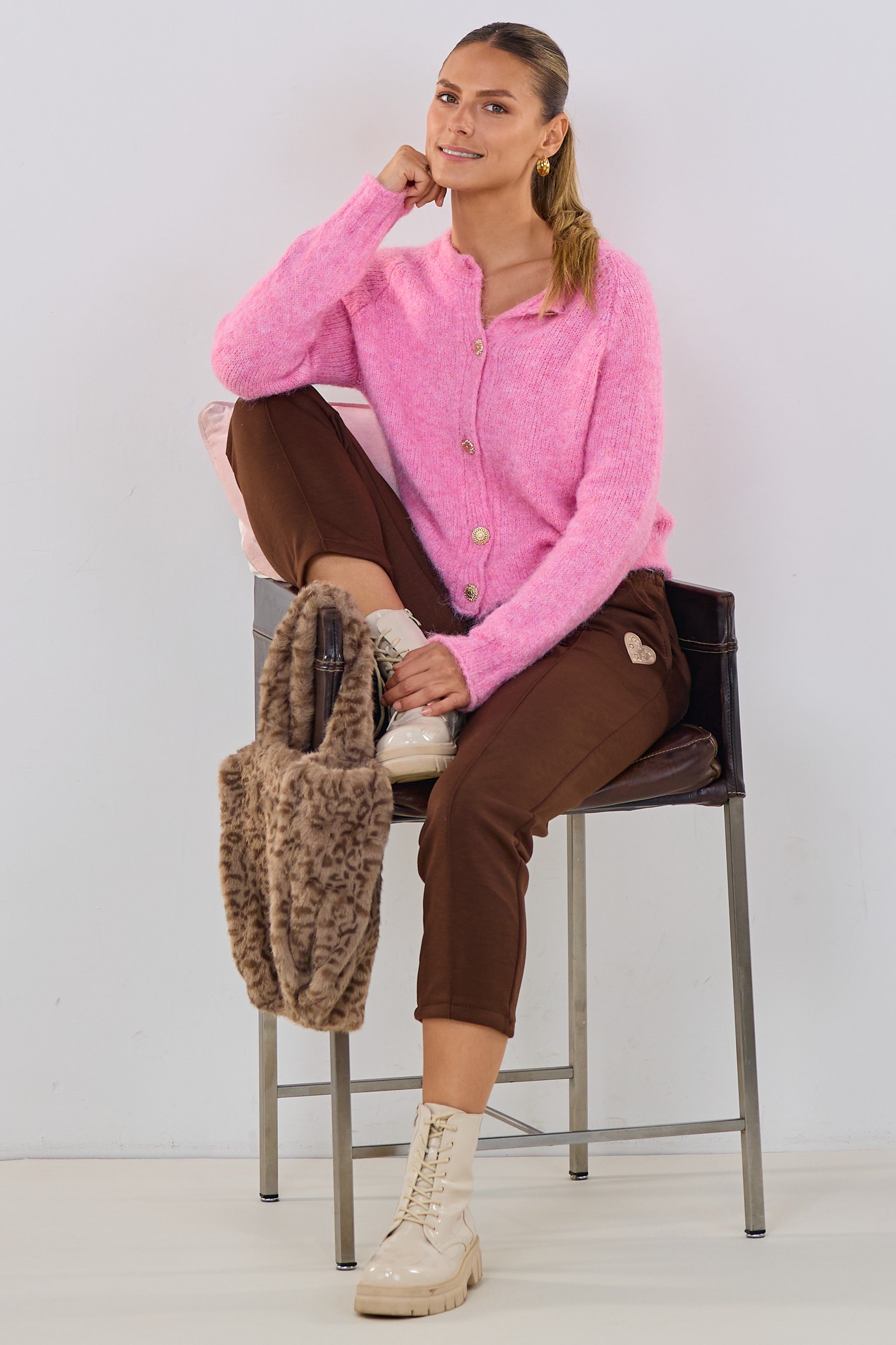 Cardigan mit goldfarbenen Knöpfen, rosa