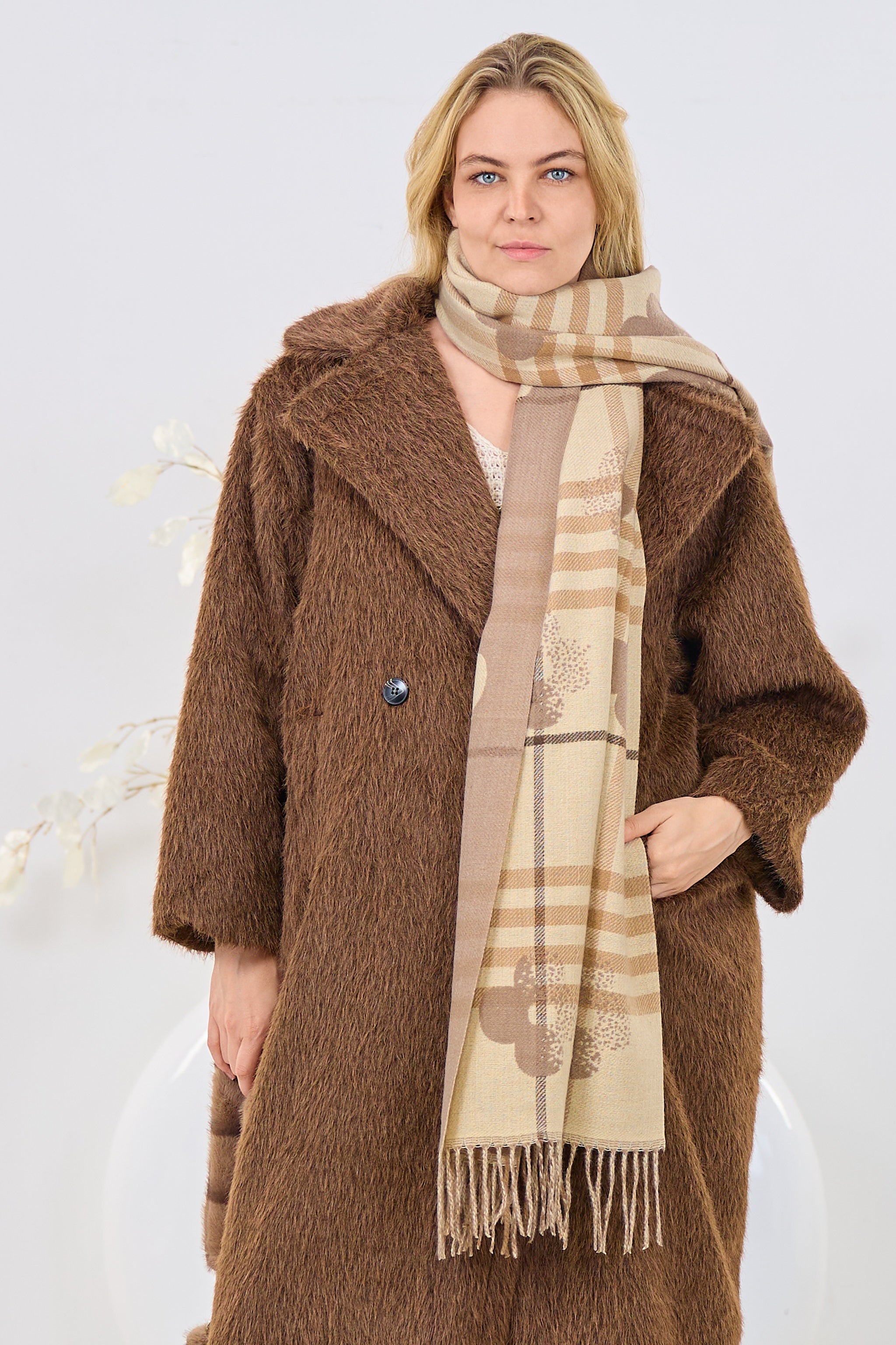 Fransenschal mit Blumen, beige-taupe