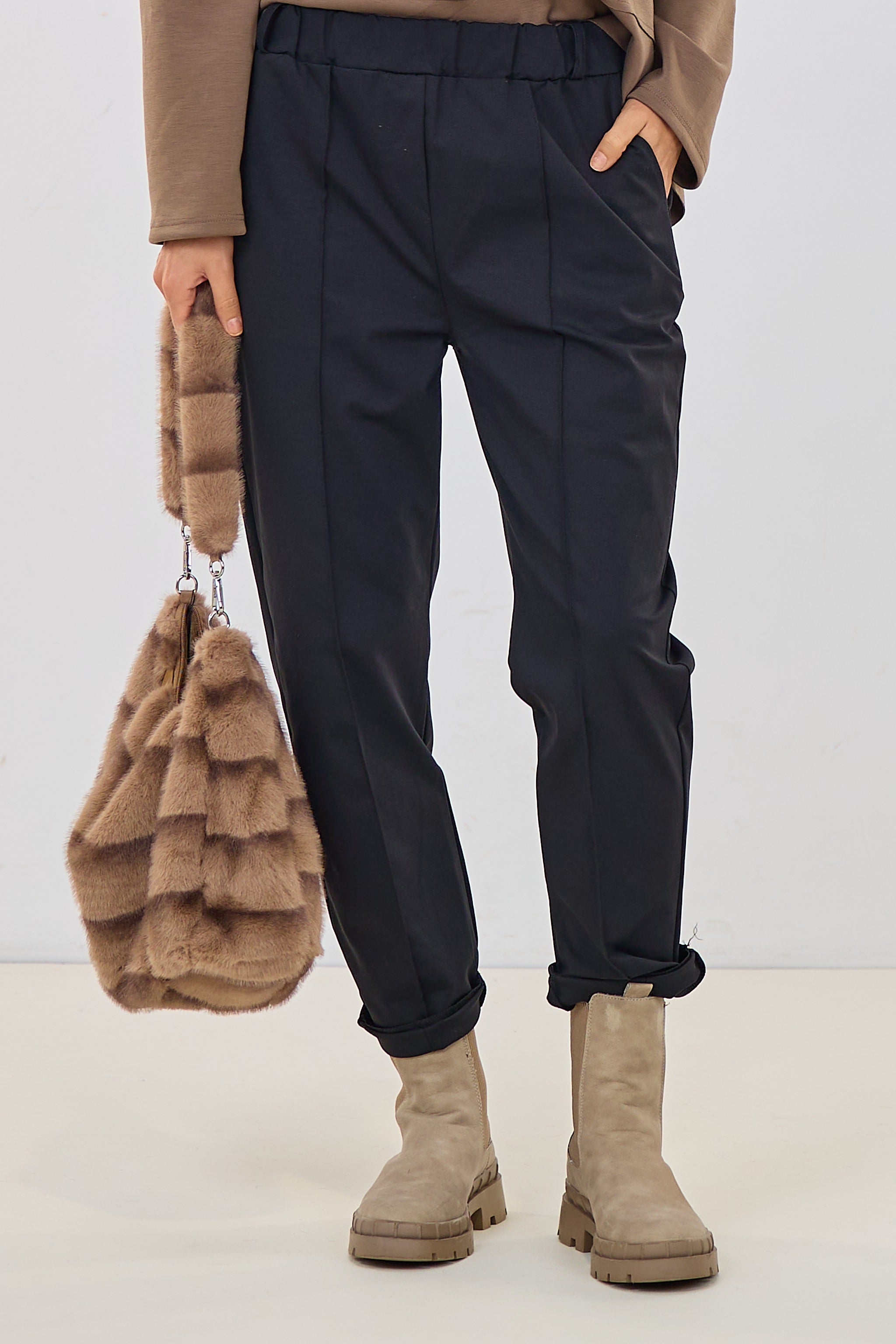 Stoffhose mit Biese, schwarz