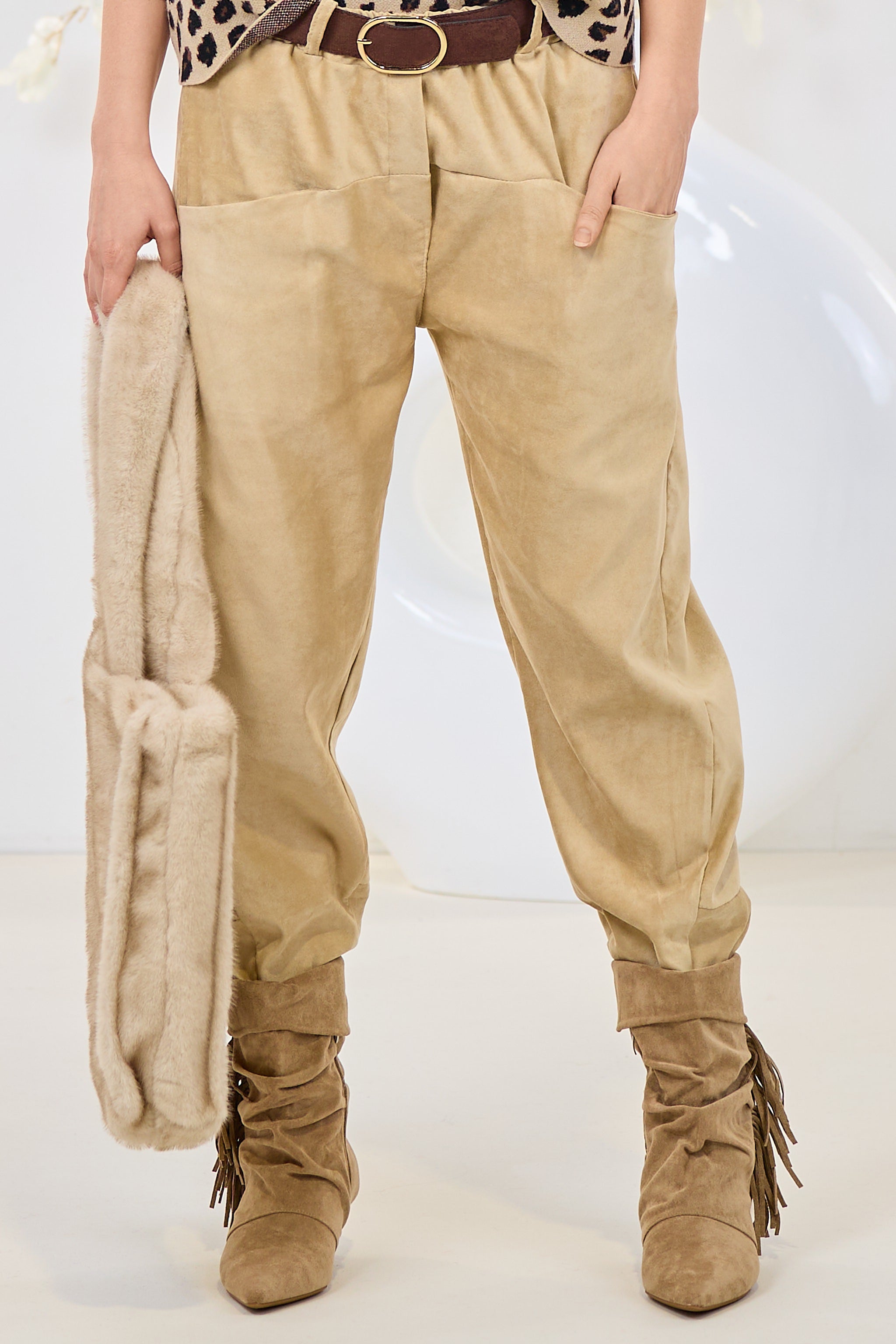 Baggy with belt in suede look, camel